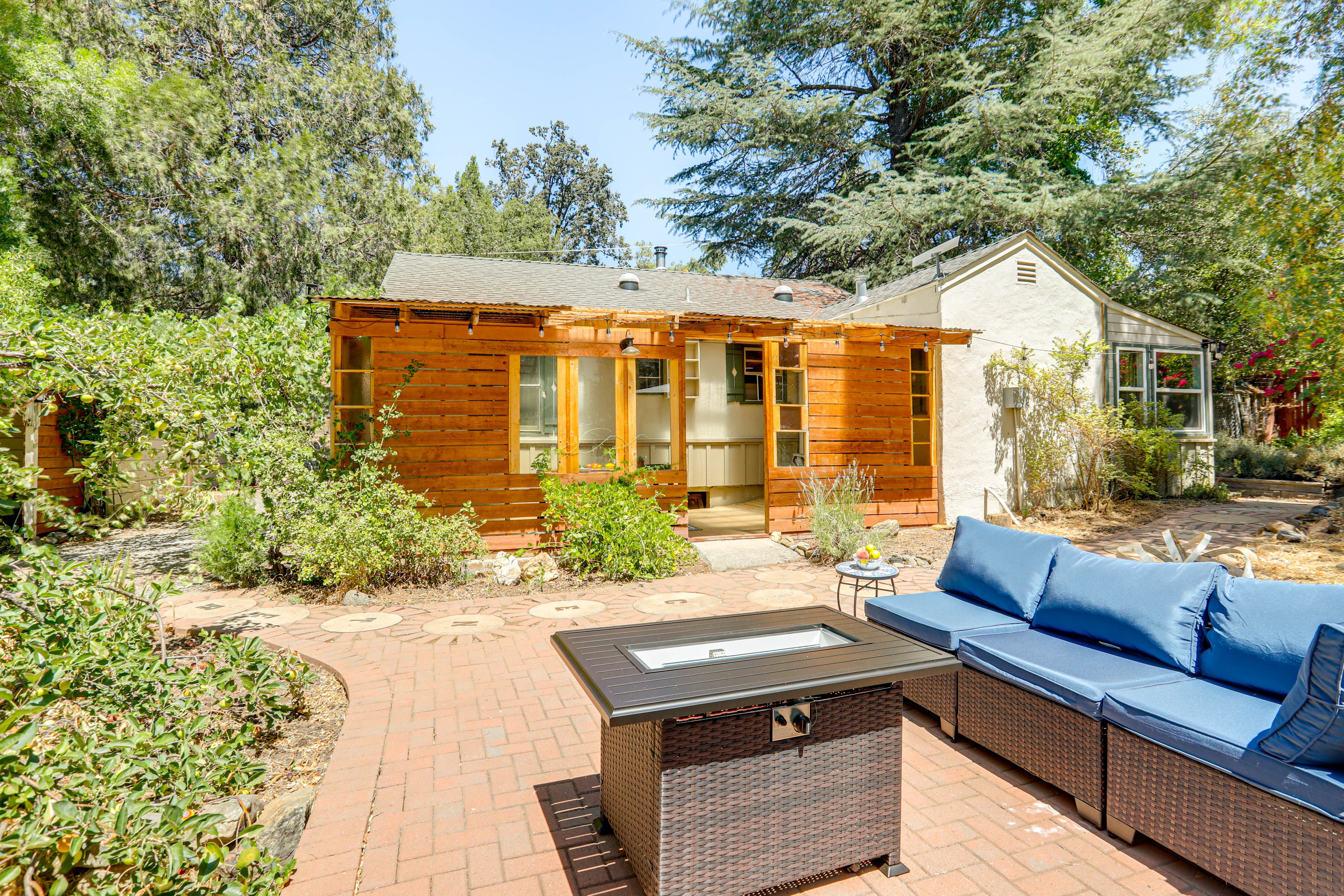 Exterior | Patio | Gas Grill | Fire Table