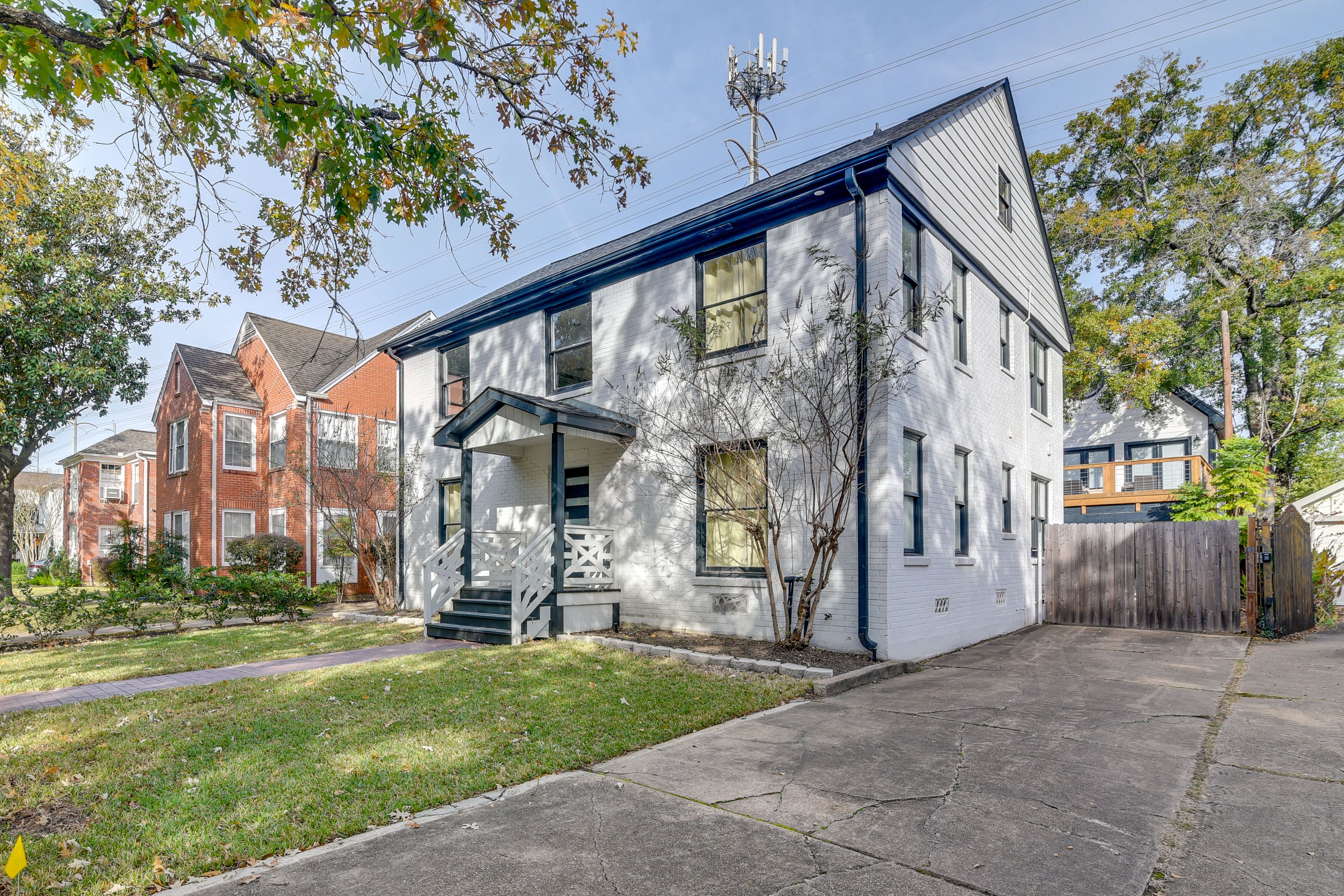 Parking | Free Street Parking (2 Vehicles)