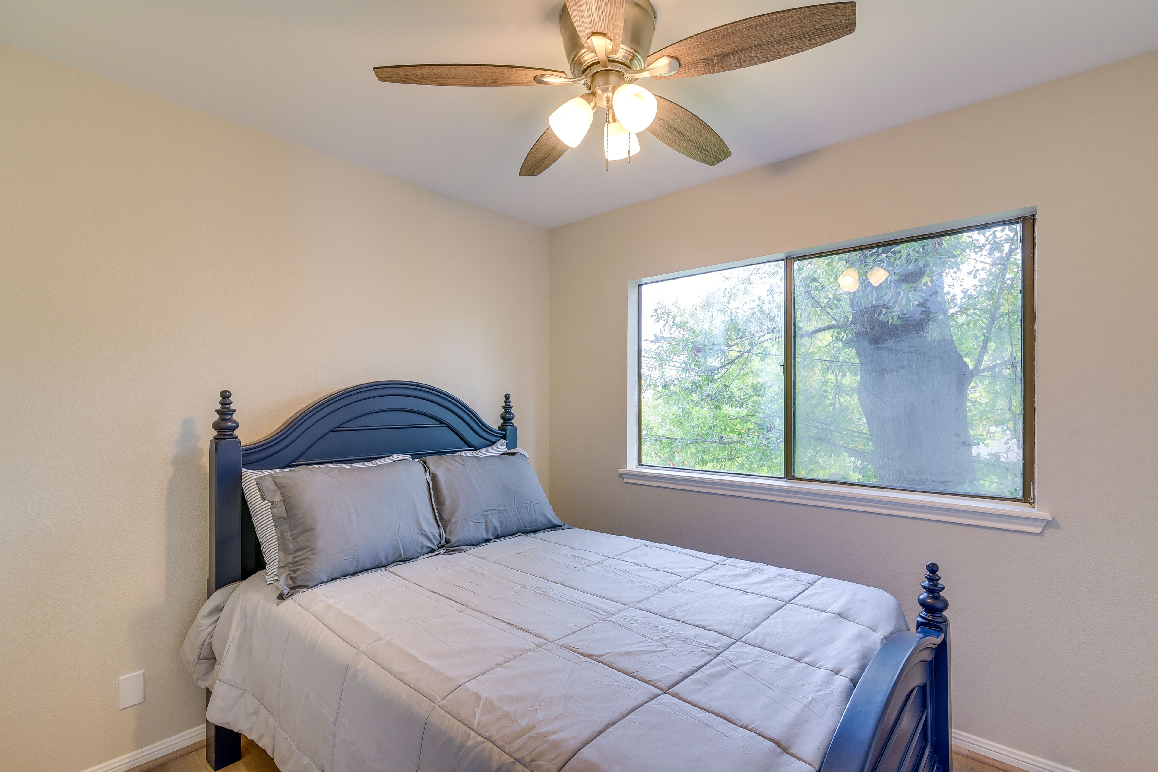 Bedroom 1 | Full Bed | 1st Floor