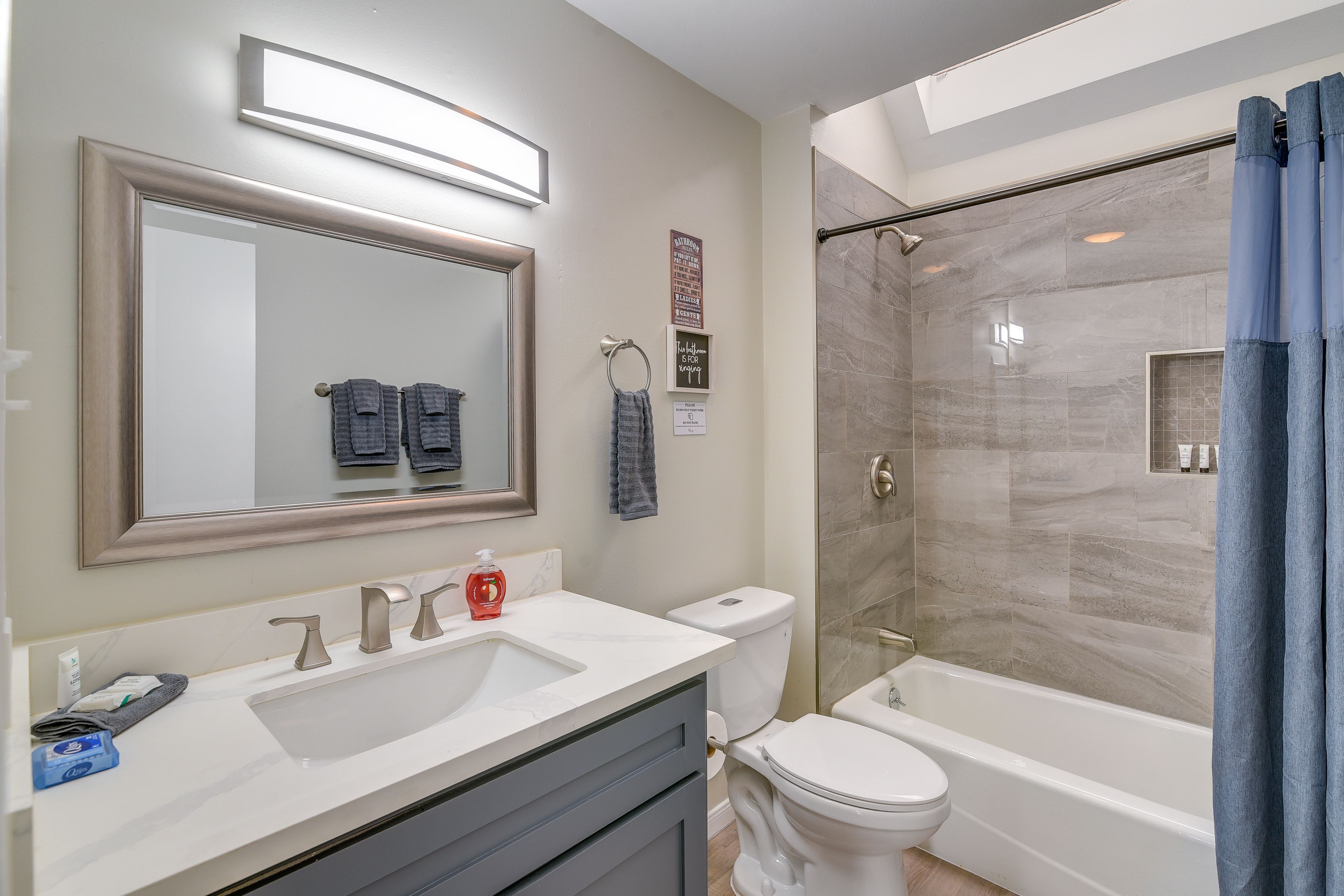 Full Bath | Towels | Hair Dryer | 1st Floor