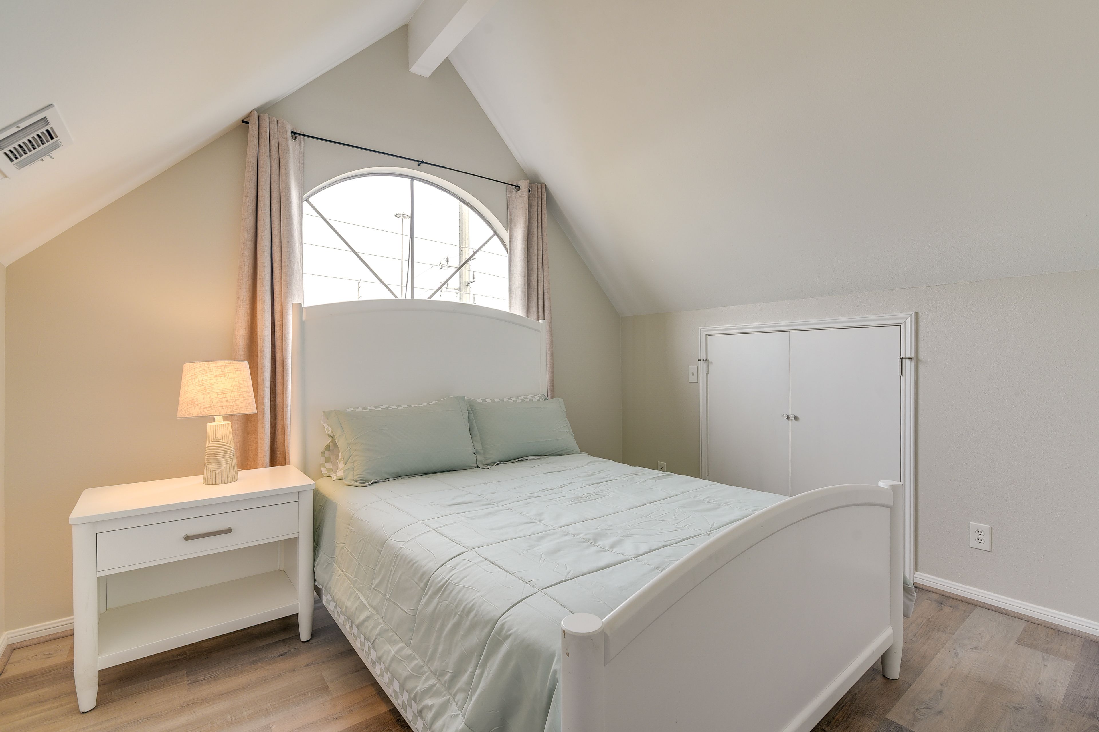 Bedroom 2 | Queen Bed | 2nd Floor