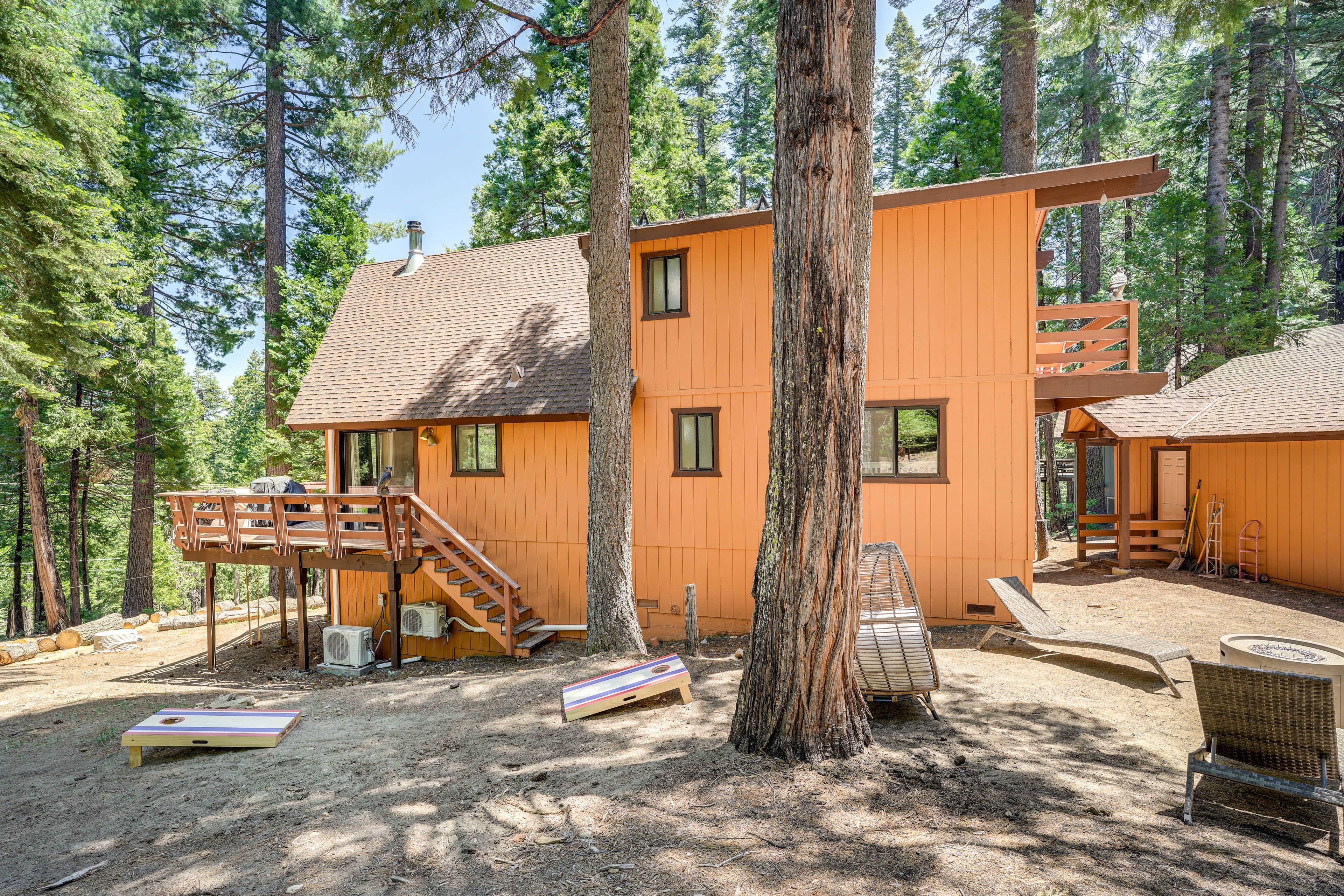 Private Yard | Cornhole | Fire Pit w/ Seating