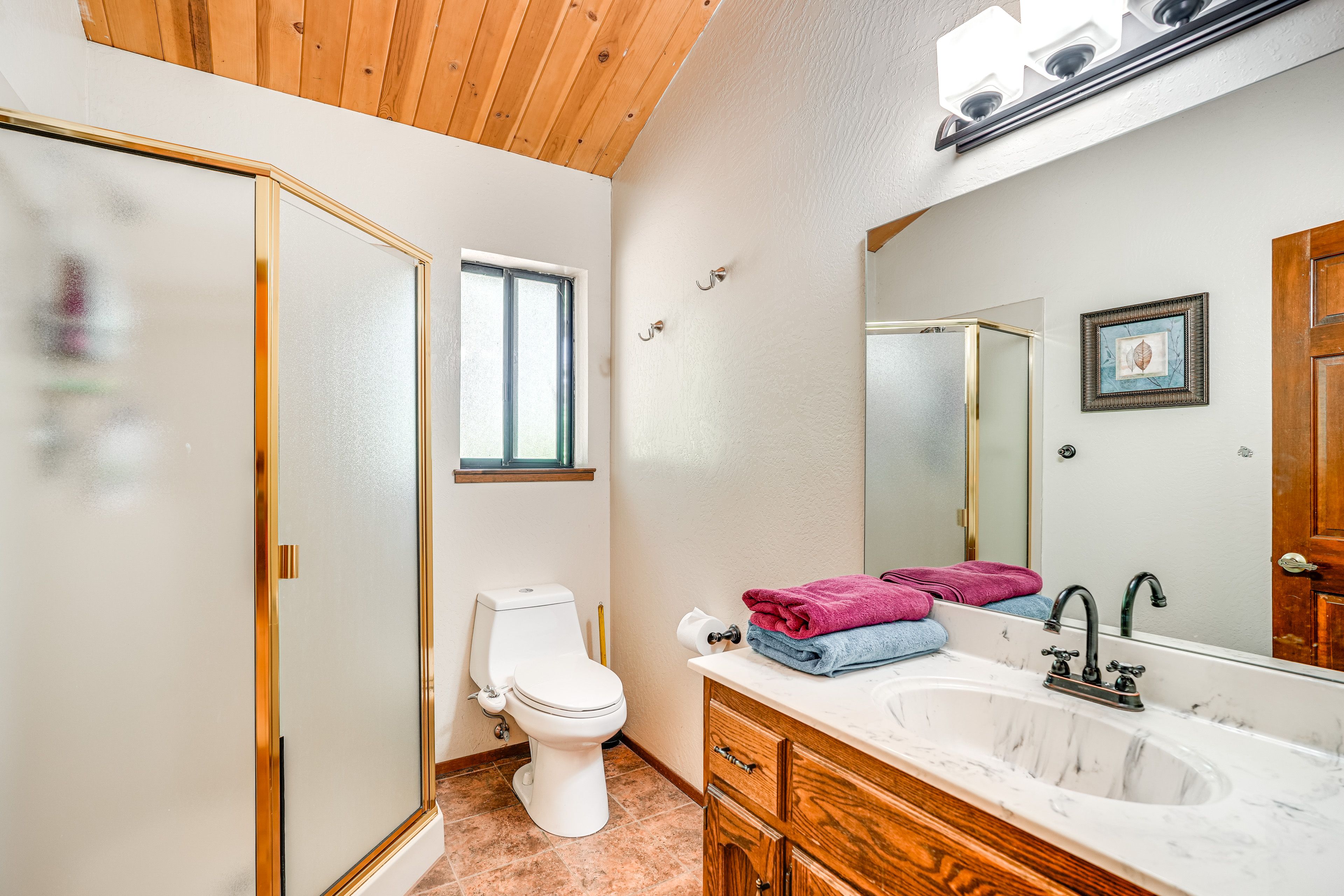 Full Bathroom | Upper Level