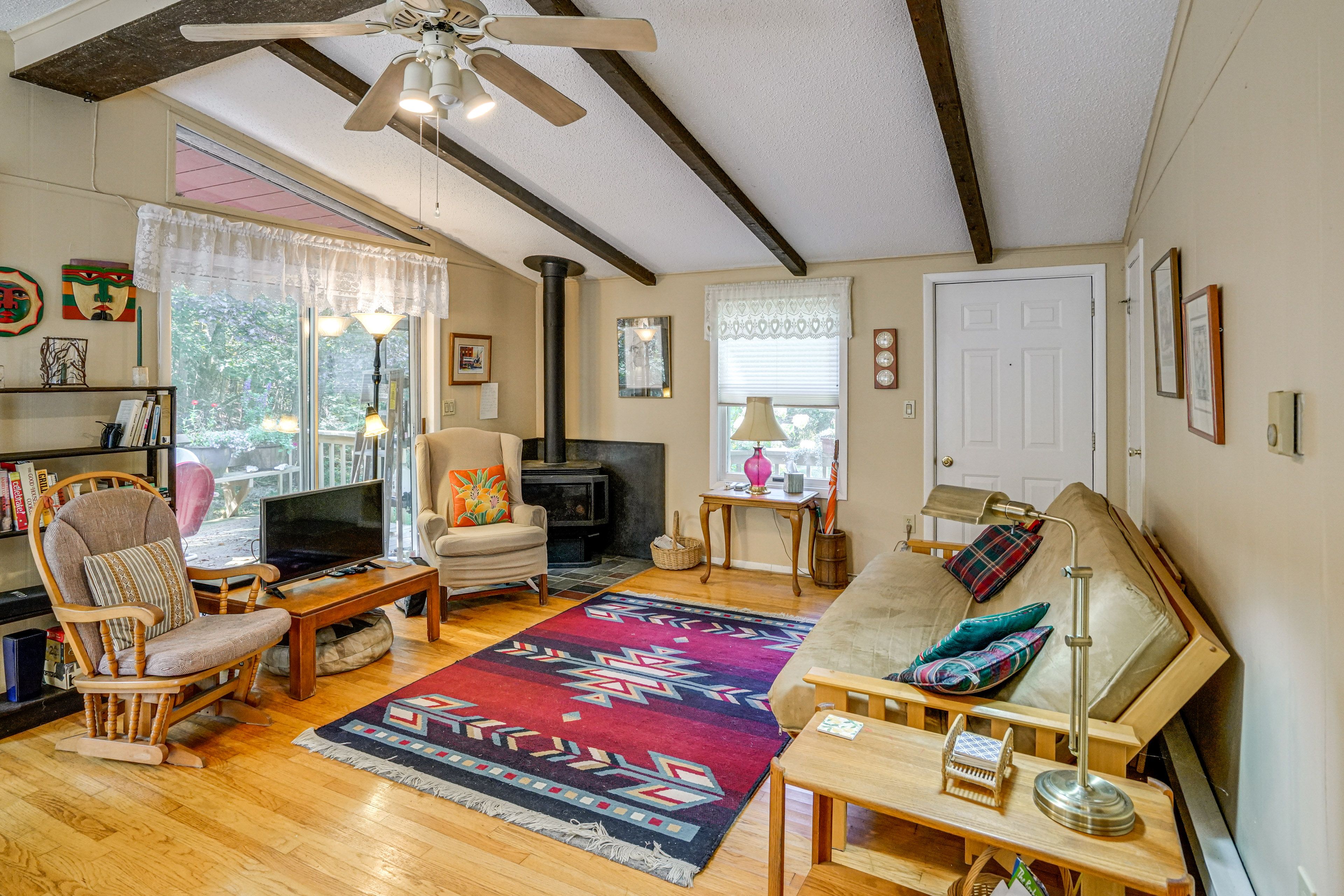 Living Room | Full Futon | Single-Story Home