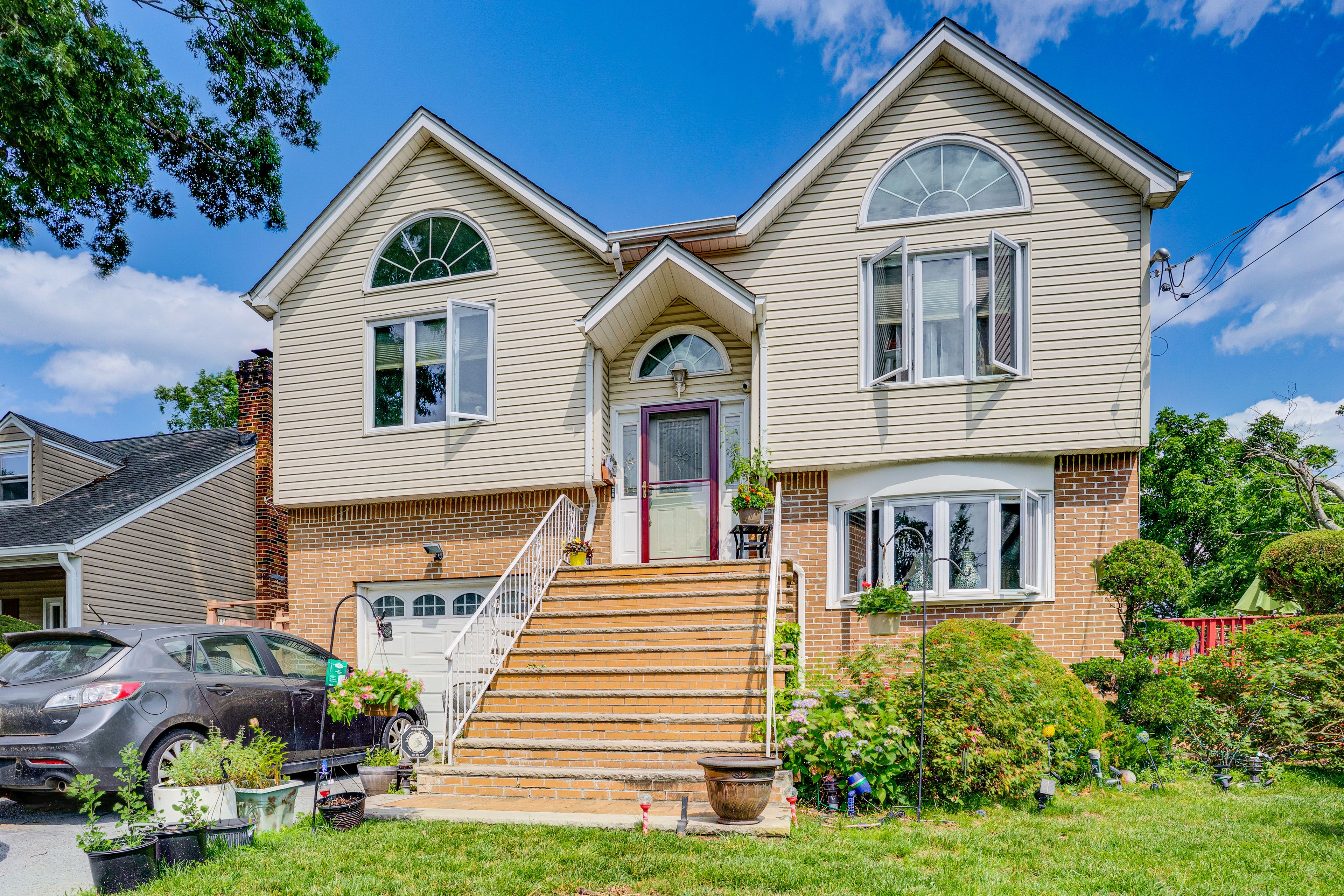Main House | Free Street Parking