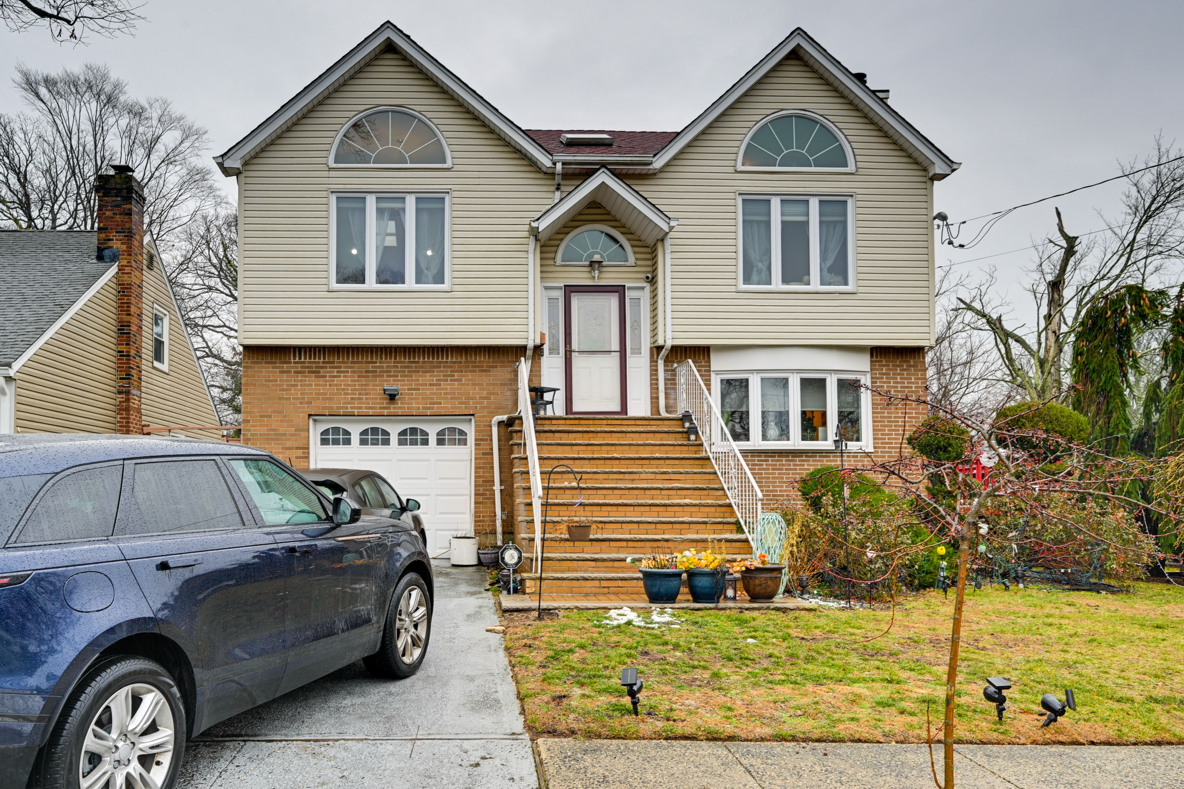 Main House | Free Street Parking