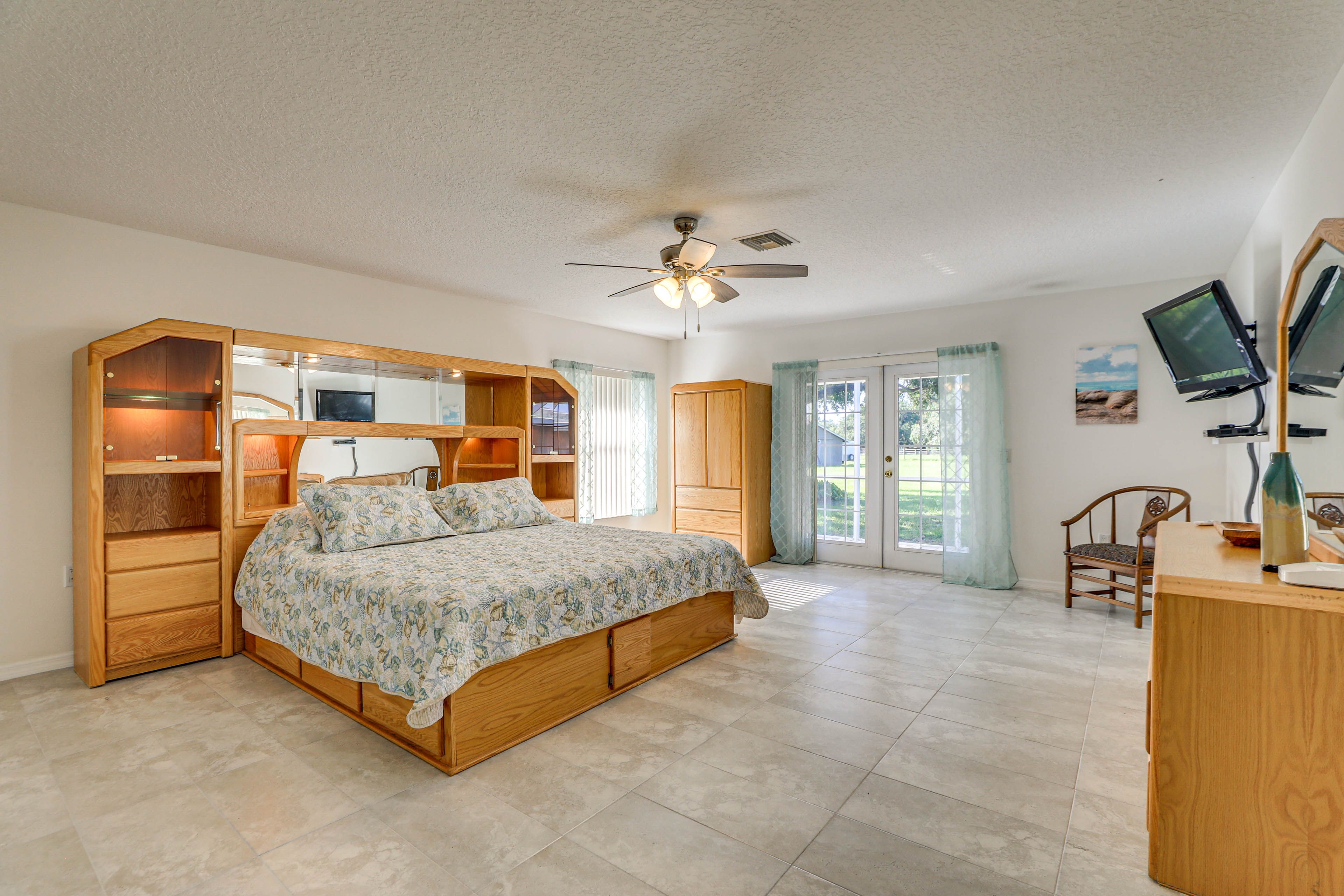 Bedroom 1 | King Bed | Linens Provided