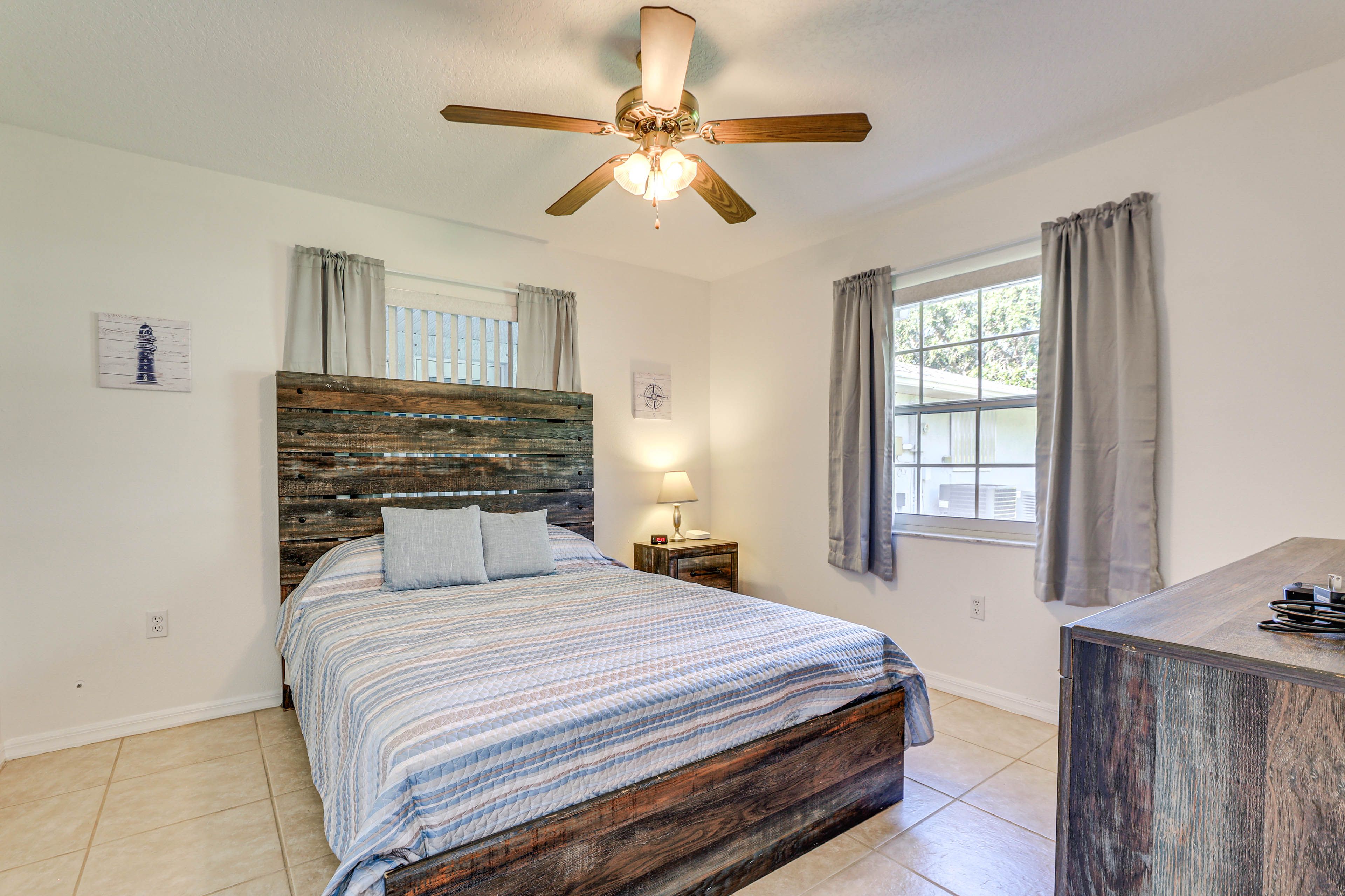 Bedroom 3 | Queen Bed