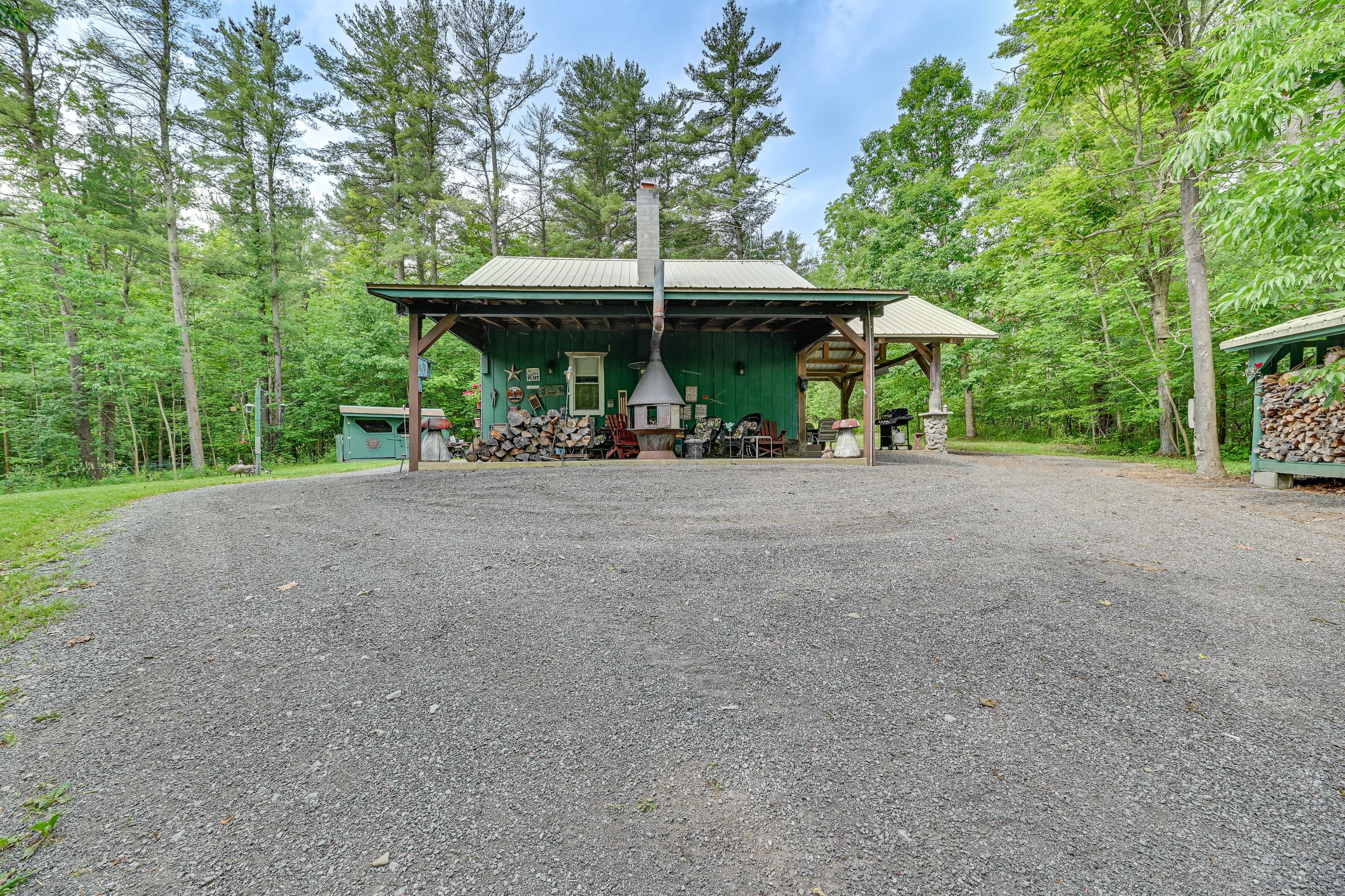 Parking | Gravel Driveway (2 Vehicles)