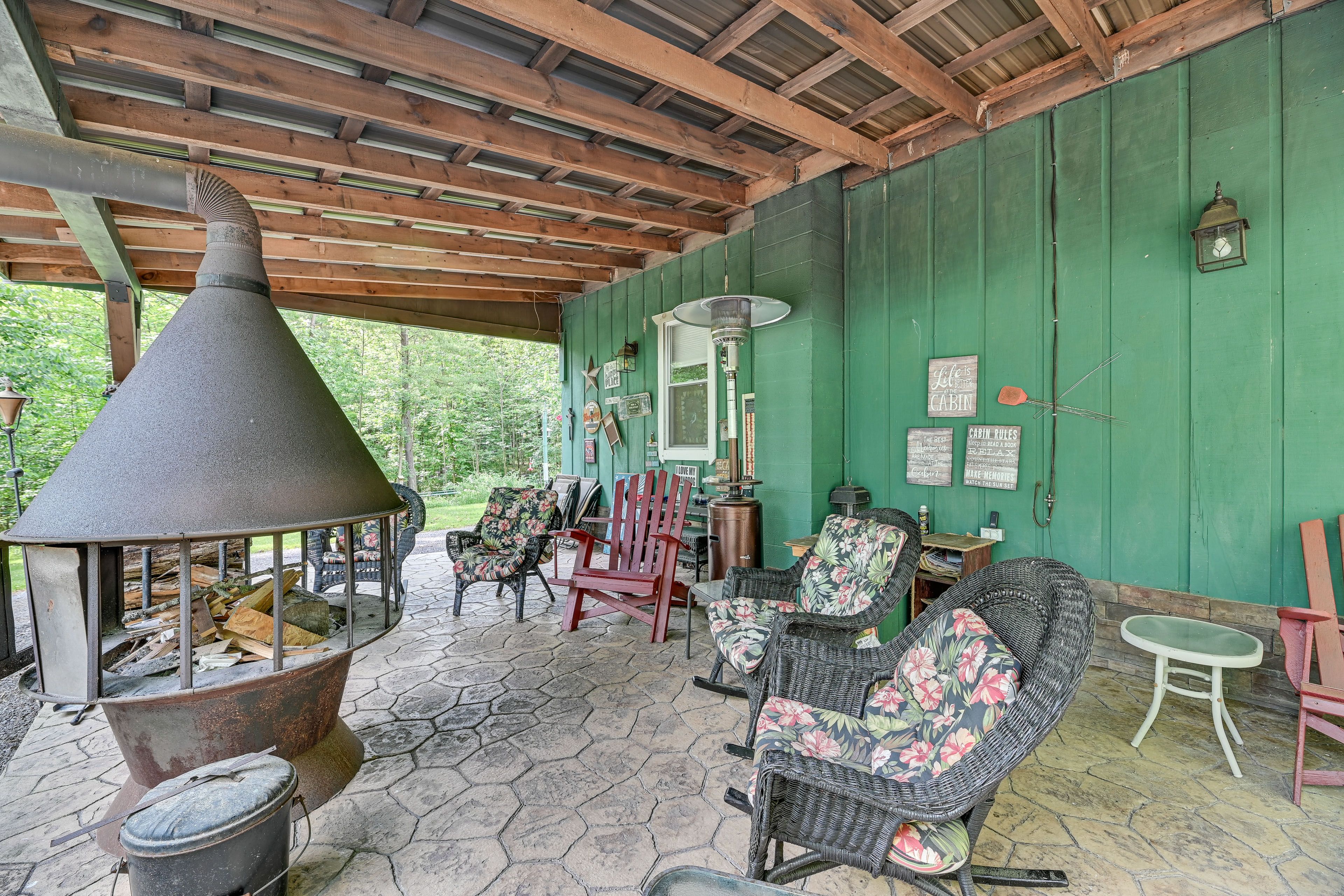 Covered Front Patio | Fireplace | Seating