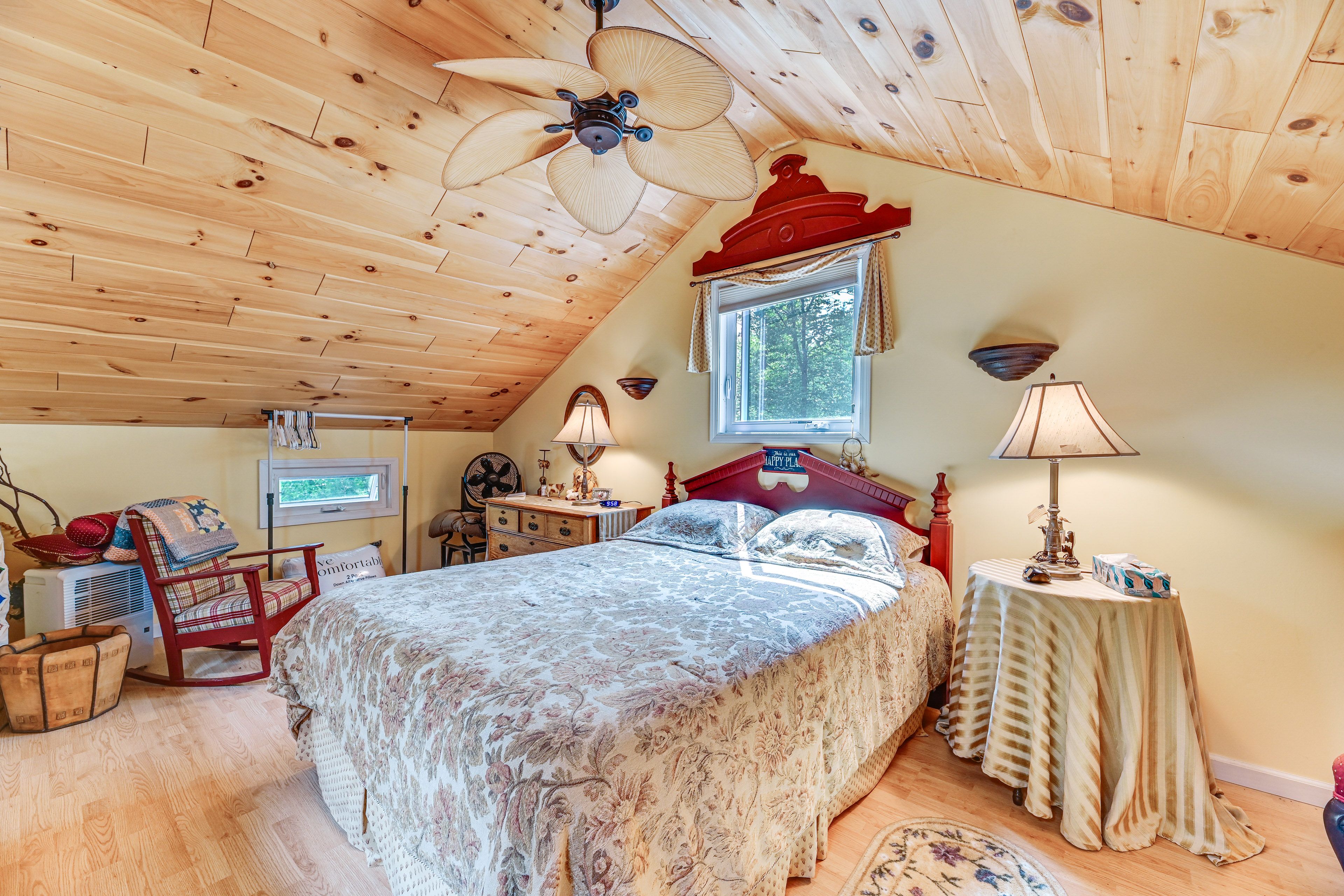 Loft | 2nd Floor | Queen Bed