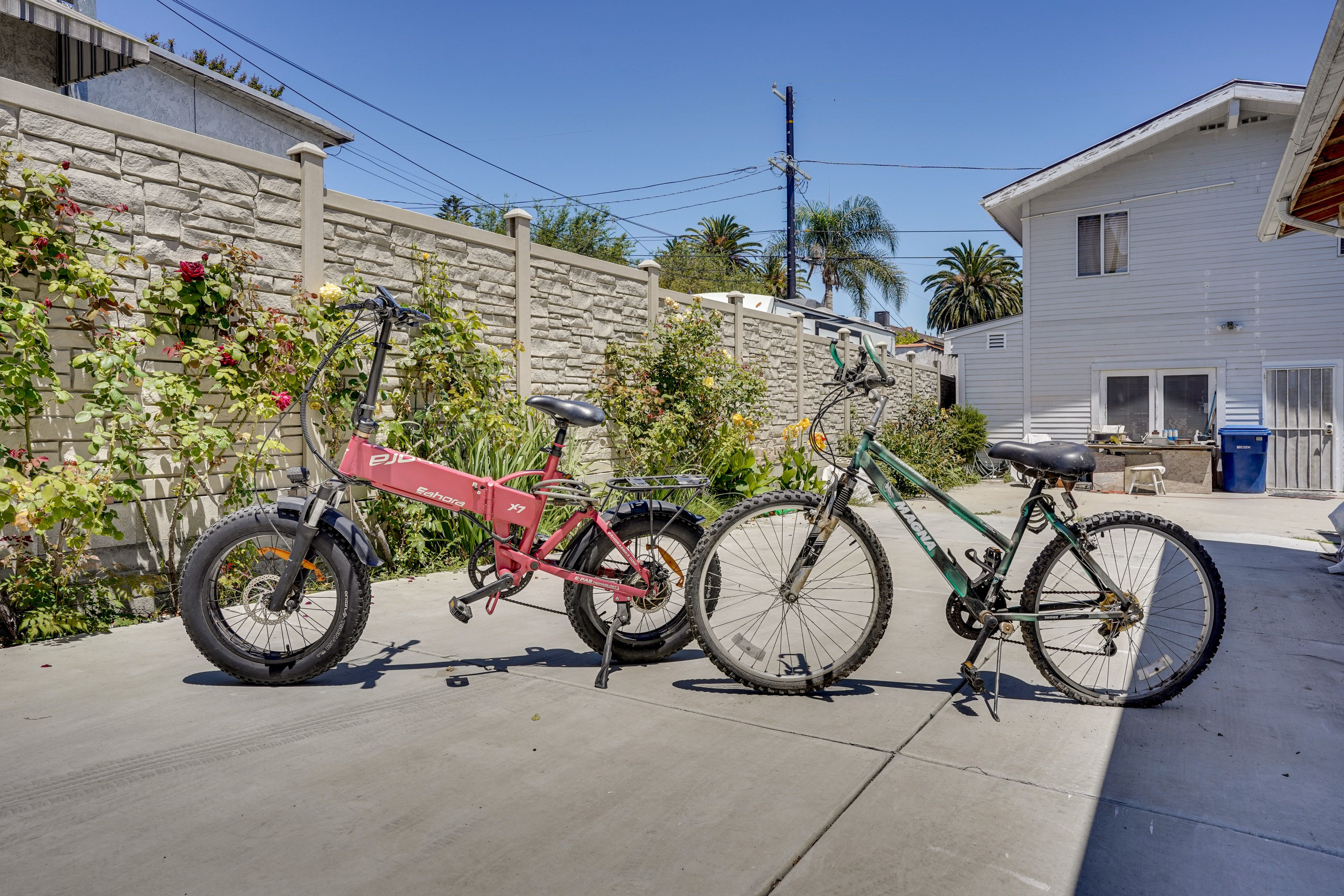 Outdoor Space | 2 Bicycles