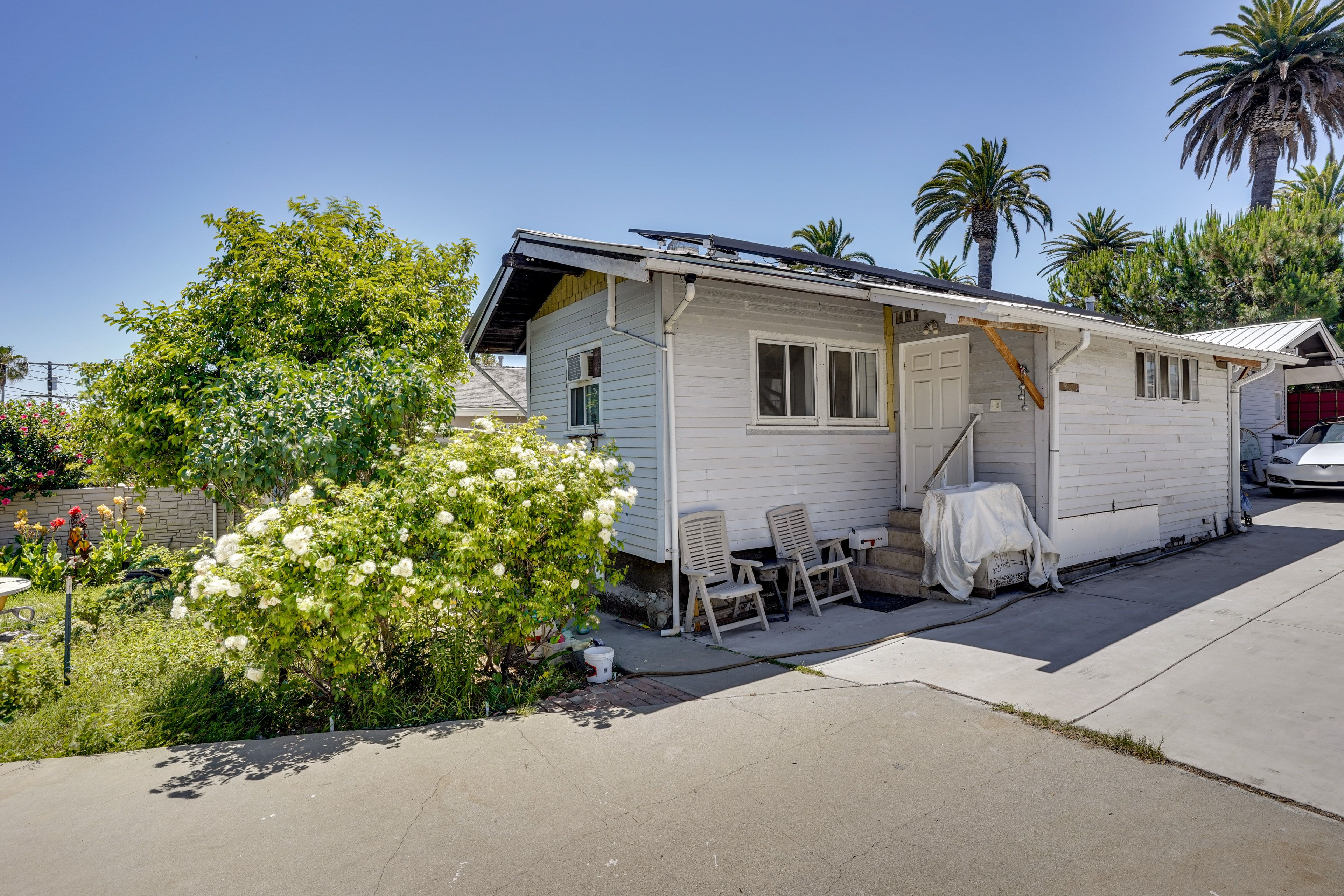 Property Exterior | Single-Story Apartment