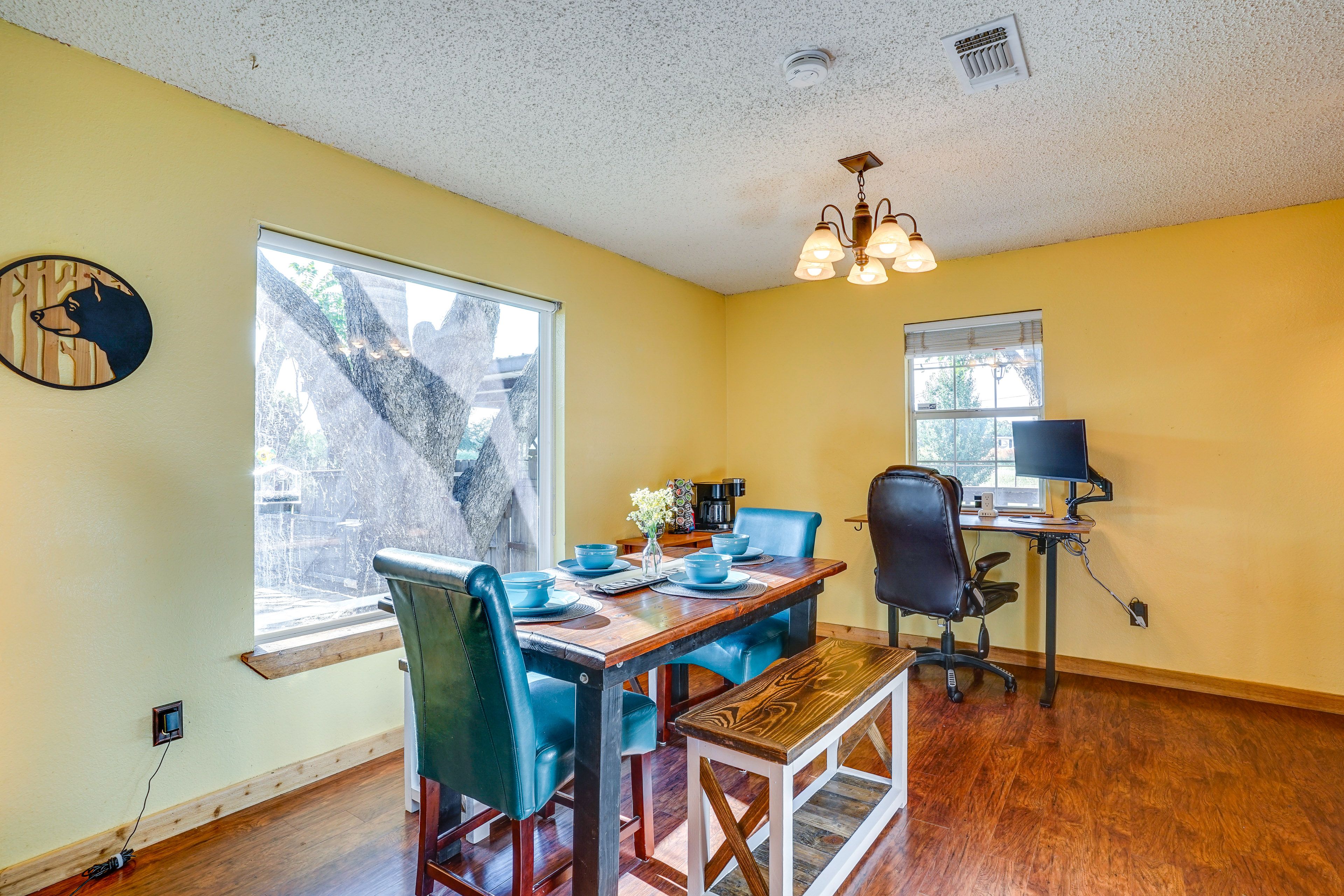 Dining Area | Dishware/Flatware Provided | Coffee Bar