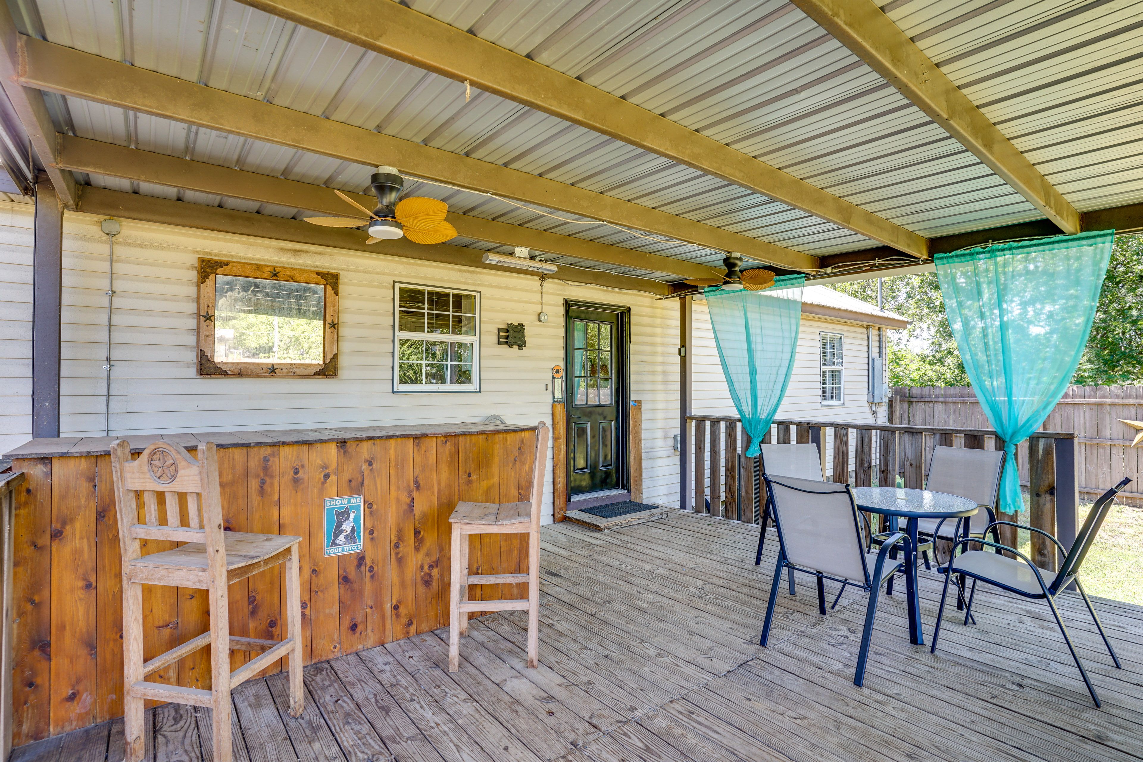 Covered Deck | Gas Grill | Bar | Dining Area
