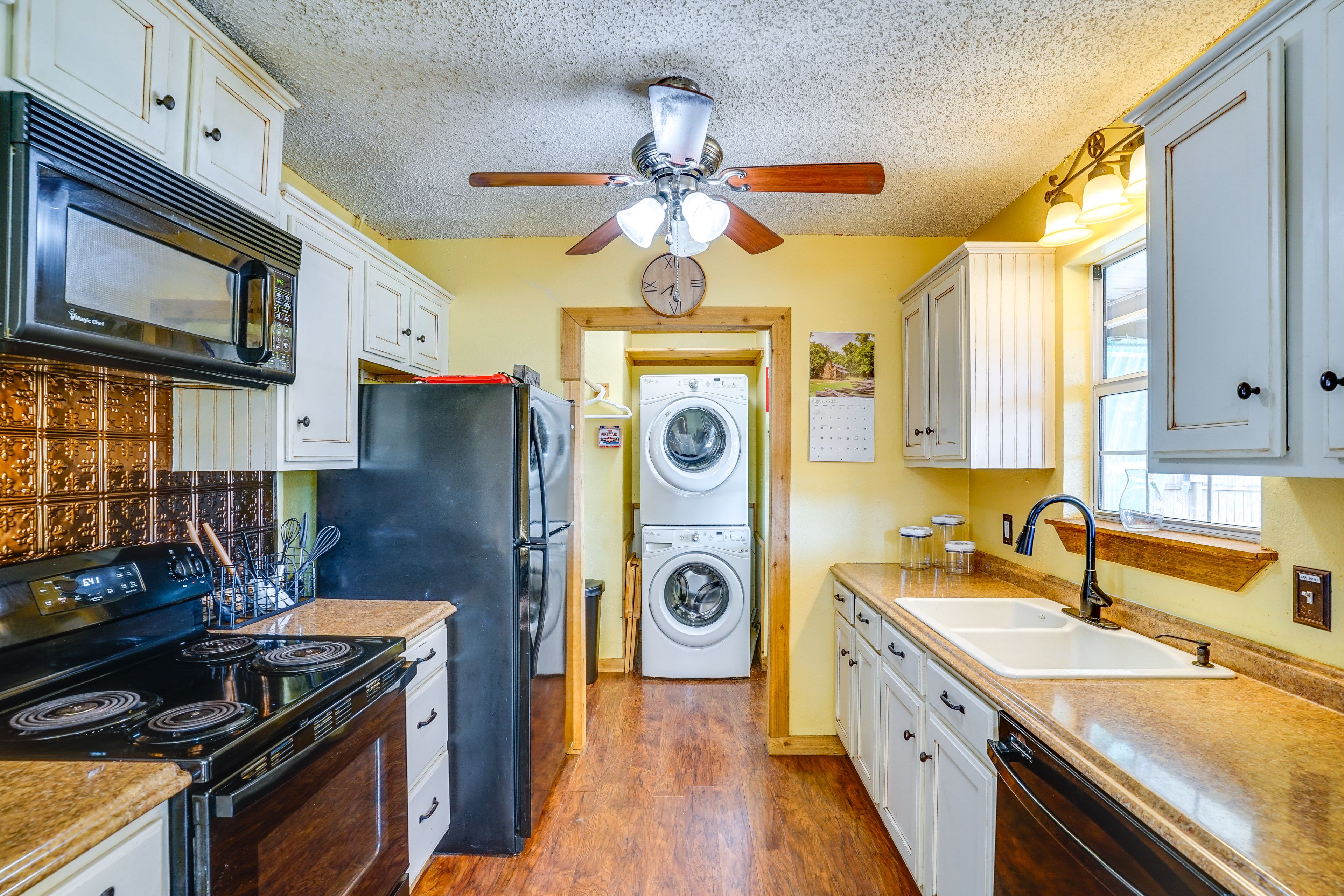 Kitchen | Toaster | Crockpot