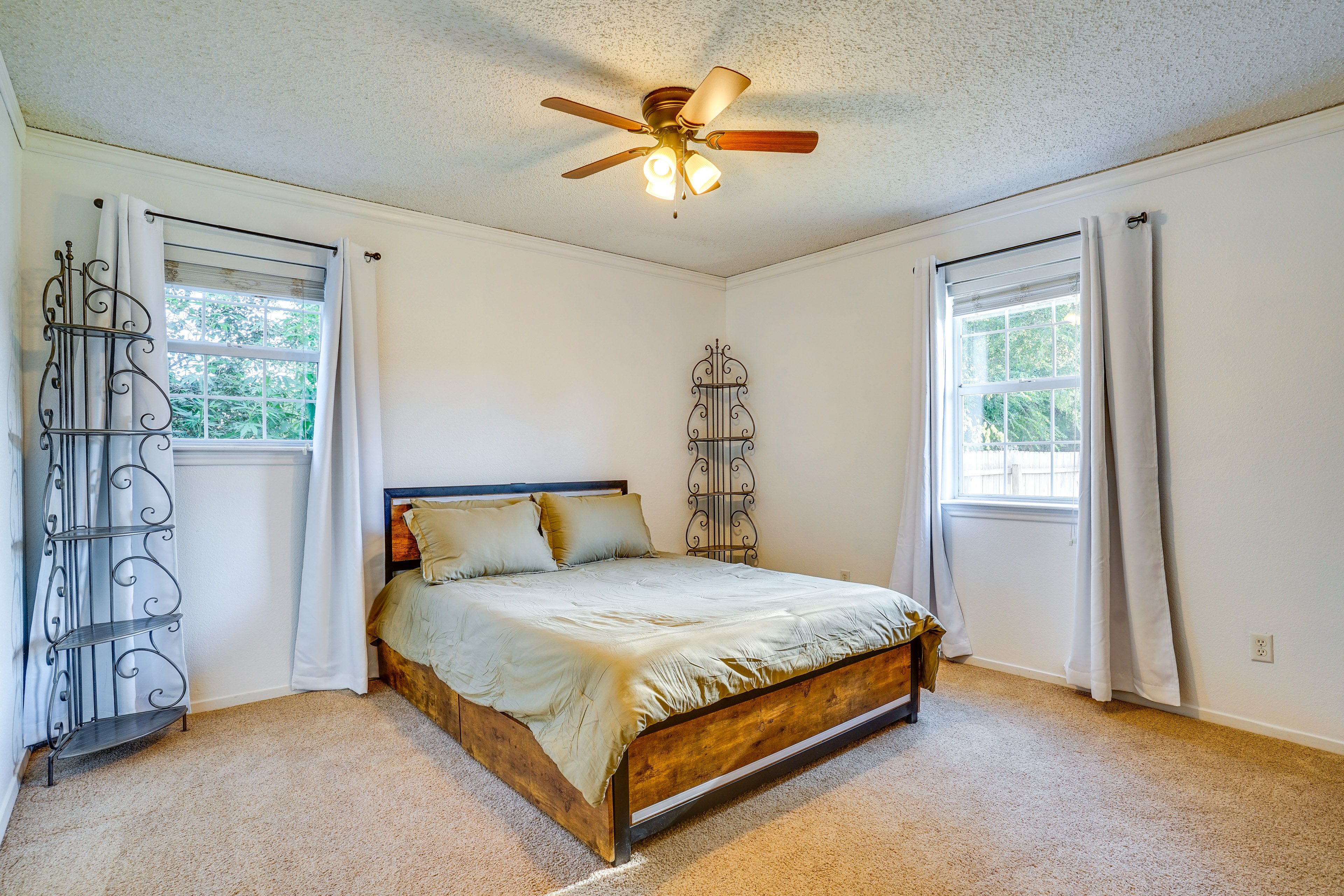 Bedroom 2 | Queen Bed