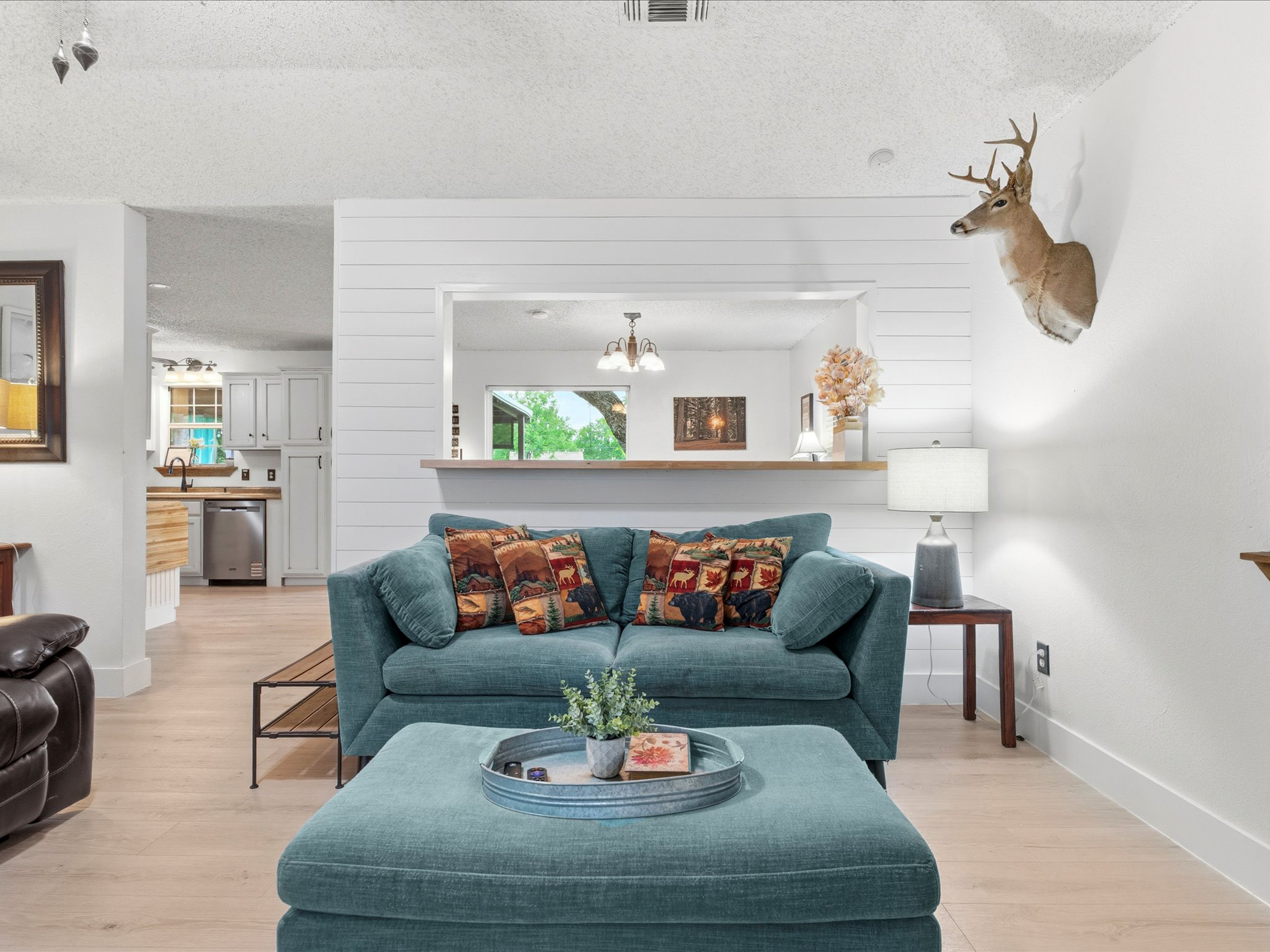 Living Room | Smart TV | Free WiFi