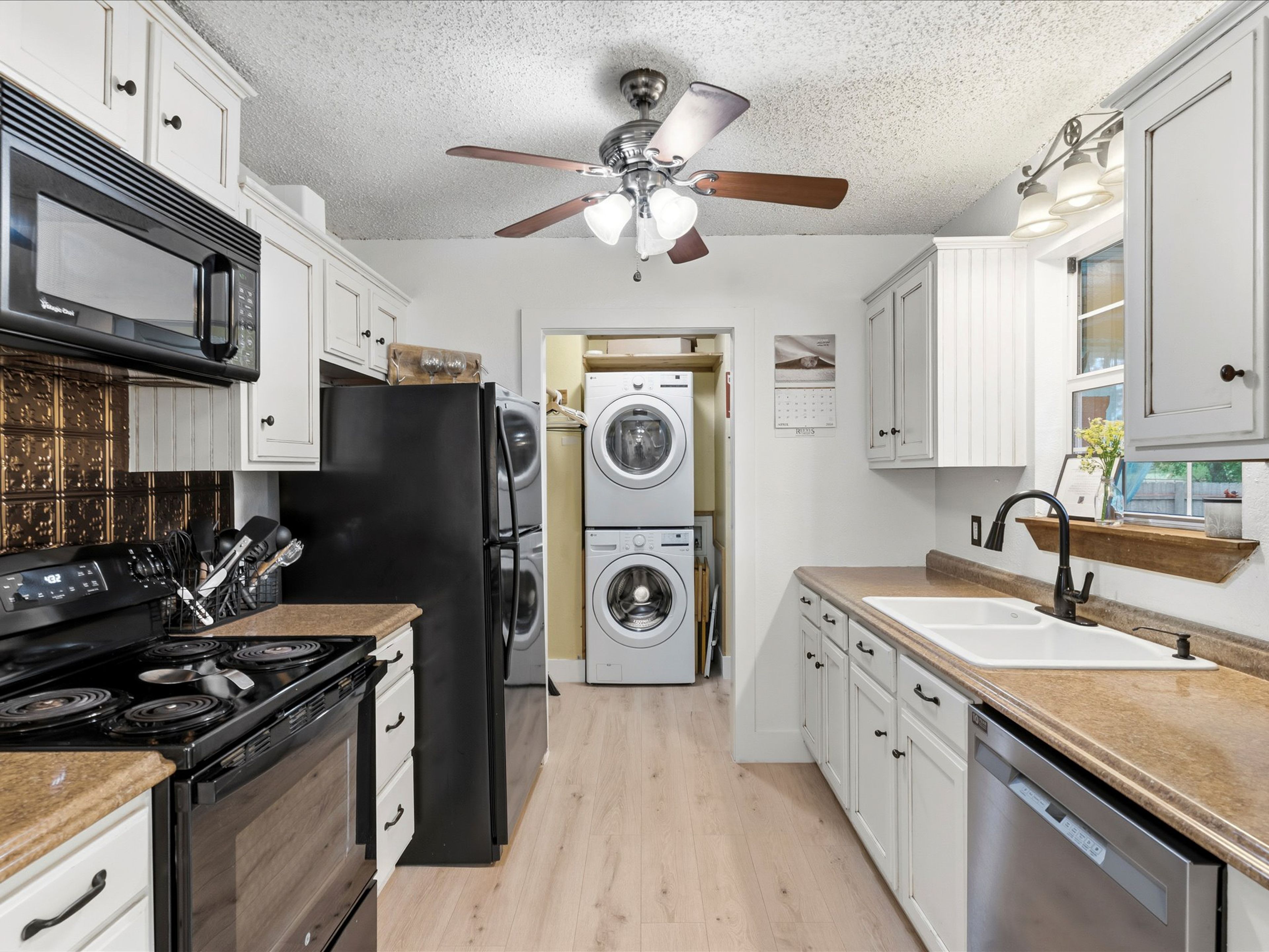 Kitchen | Toaster | Crockpot