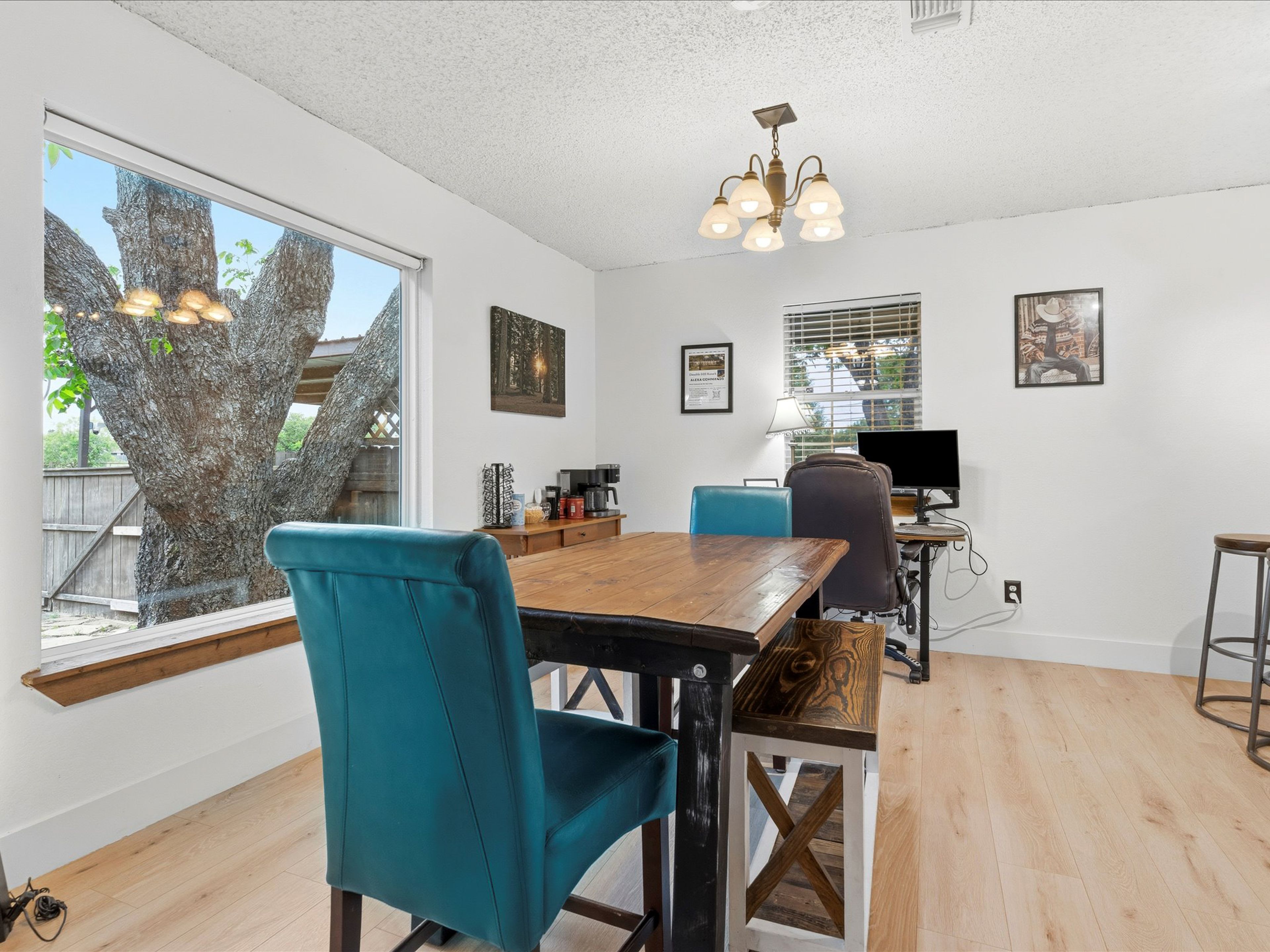 Dining Area | Dishware/Flatware Provided | Coffee Bar