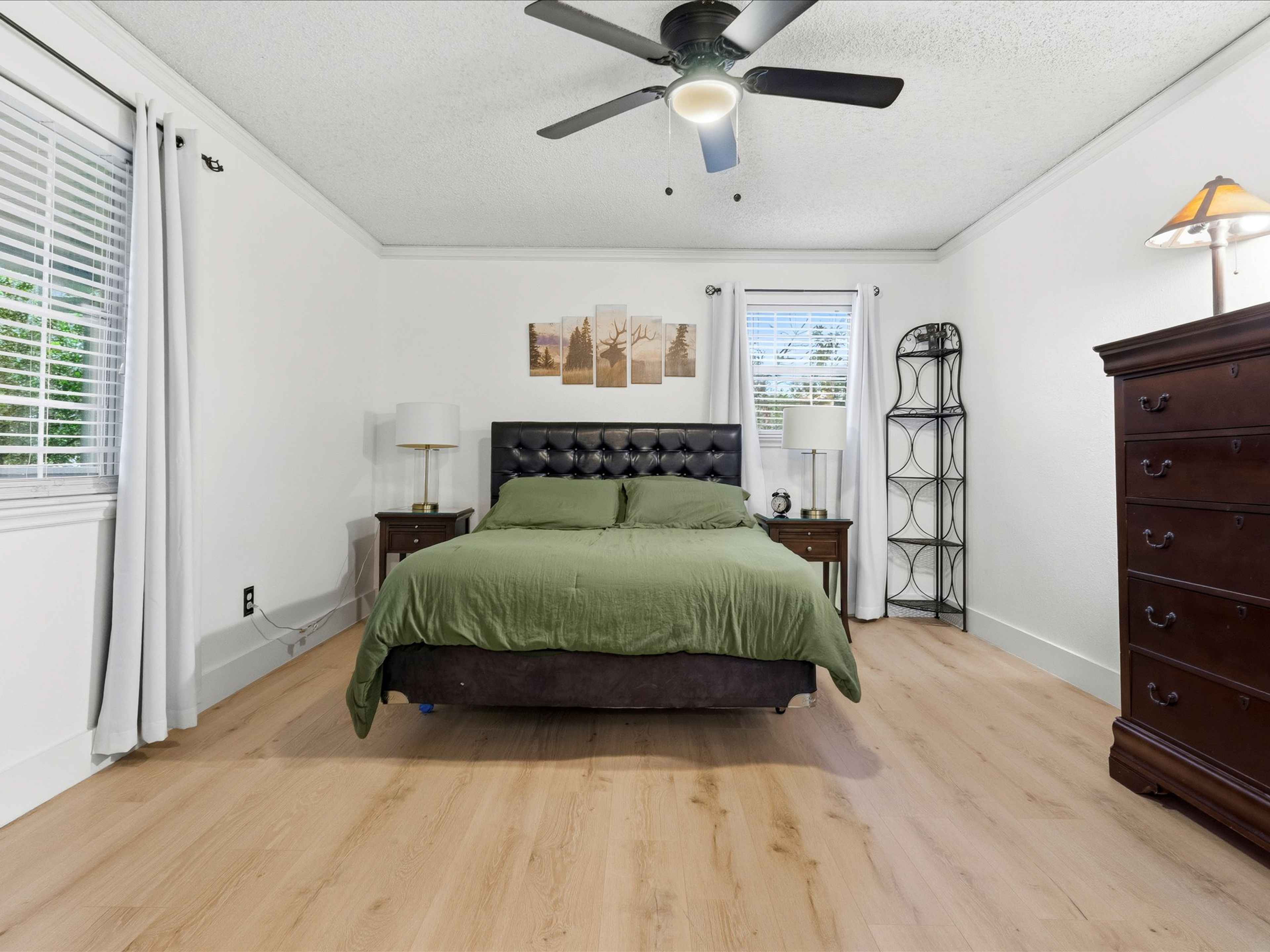Bedroom 1 | Queen Bed