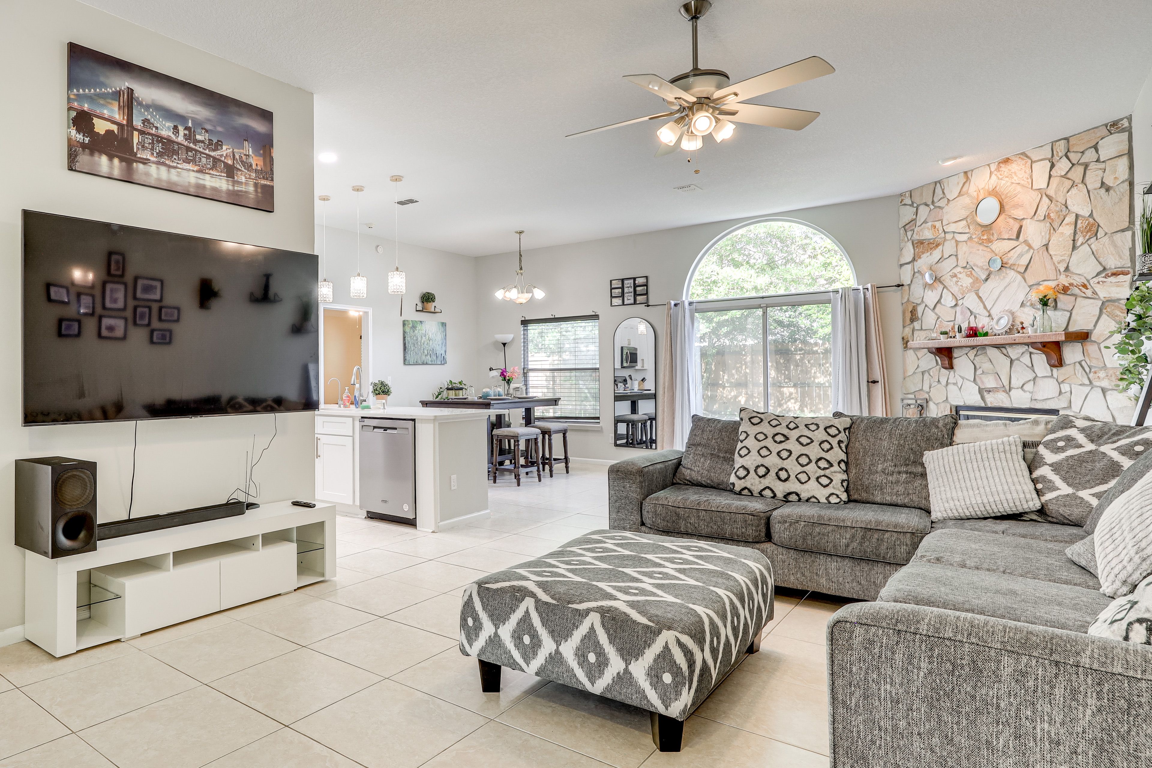 Jacksonville Vacation Rental | 3BR | 2BA | 1,489 Sq Ft | 2 Steps to Enter