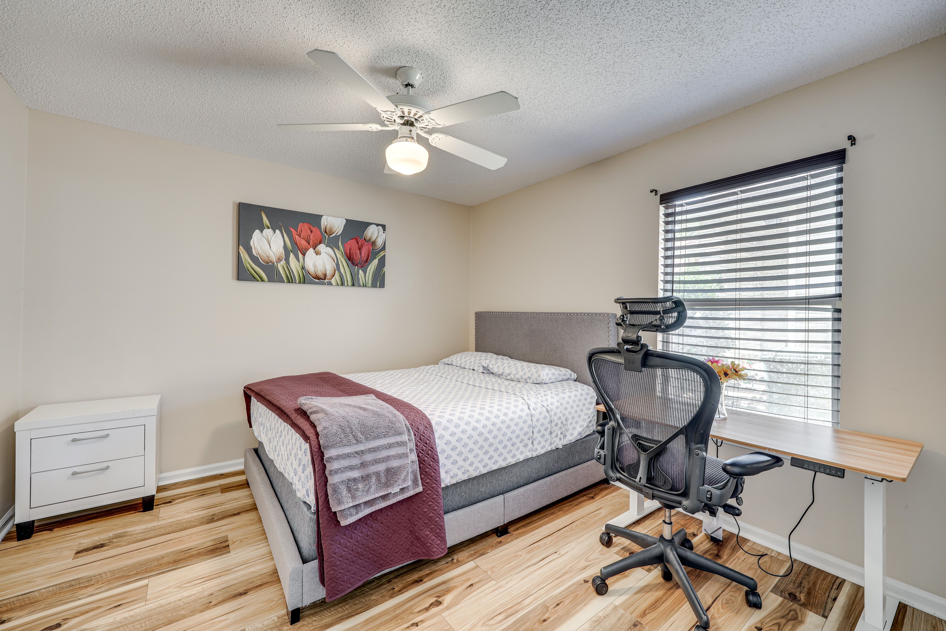 Bedroom 3 | Queen Bed