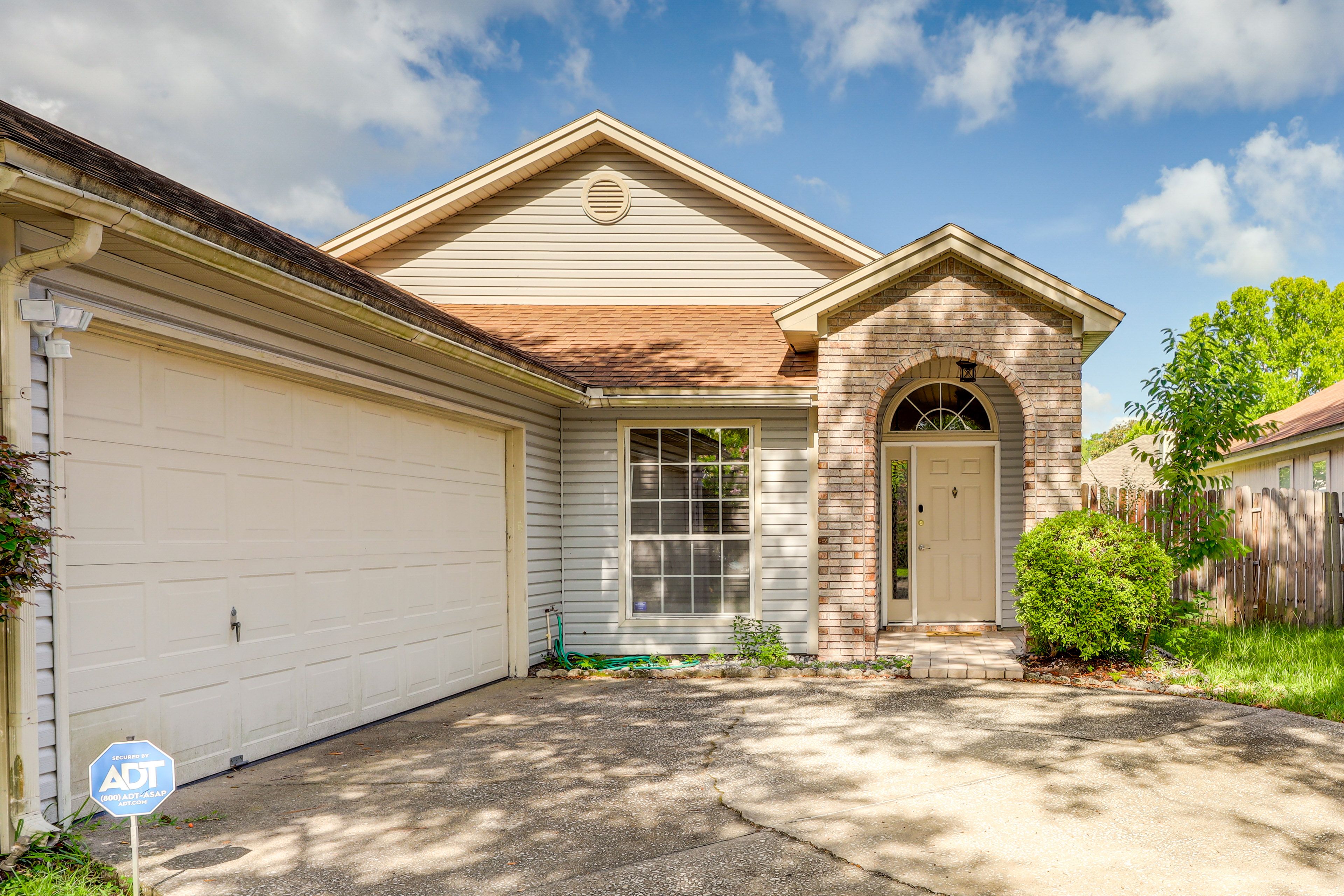 Home Exterior | Parking | Driveway (2 Vehicles)