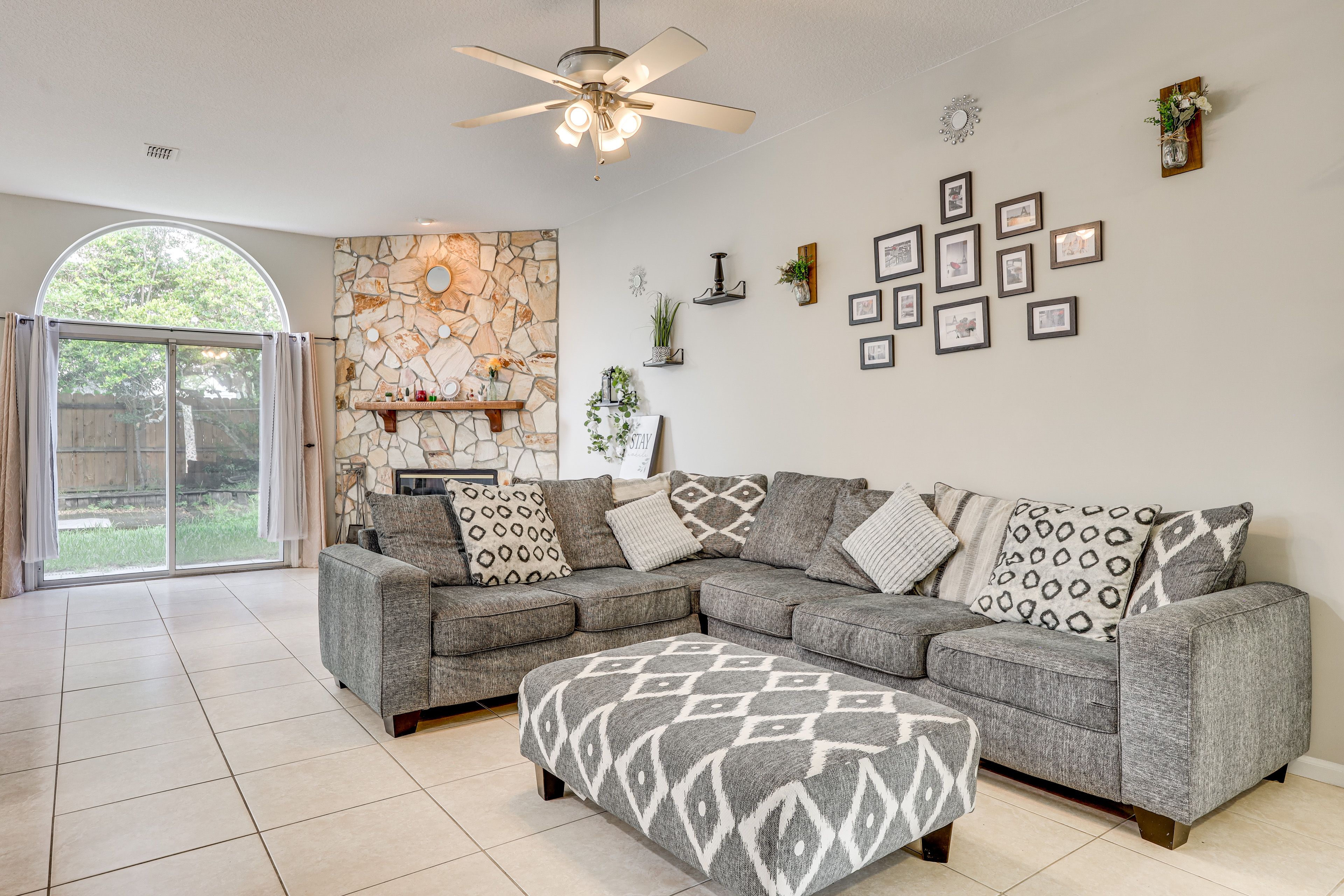 Living Room | Free WiFi | Smart TV
