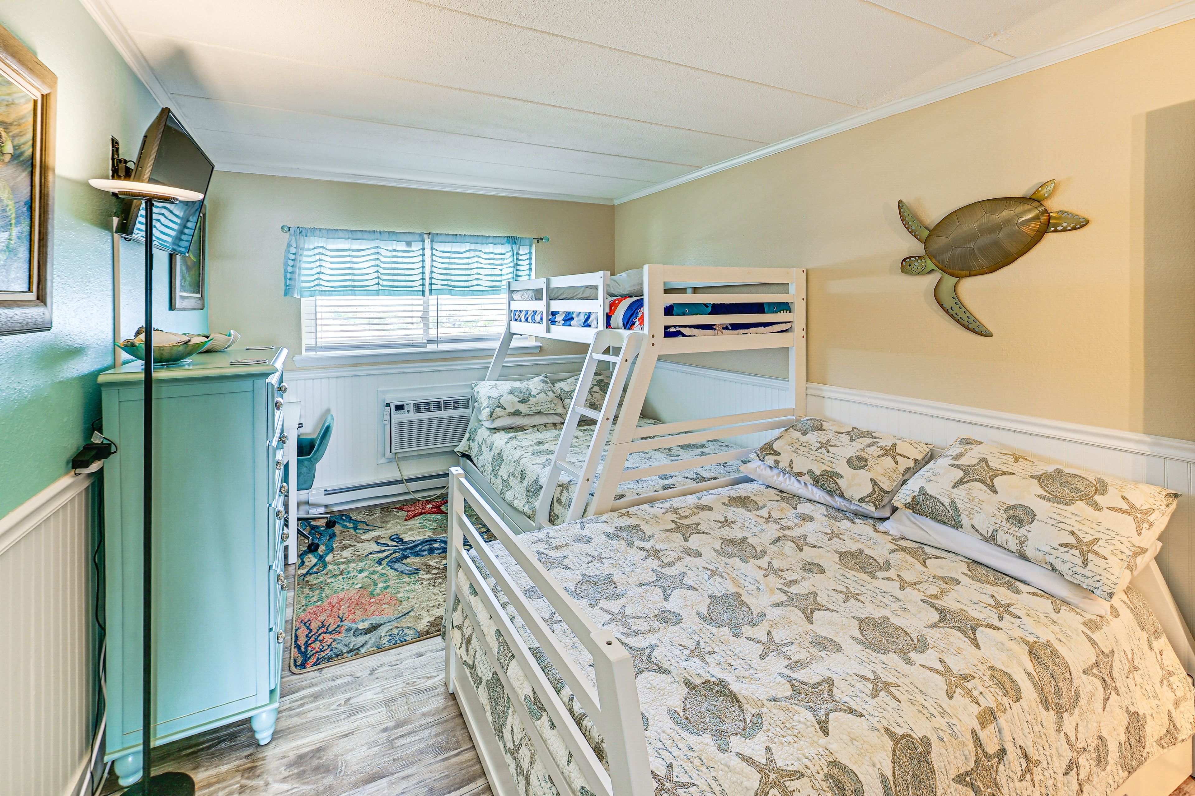Bedroom | Full Bed | Twin/Full Bunk Bed | Smart TV