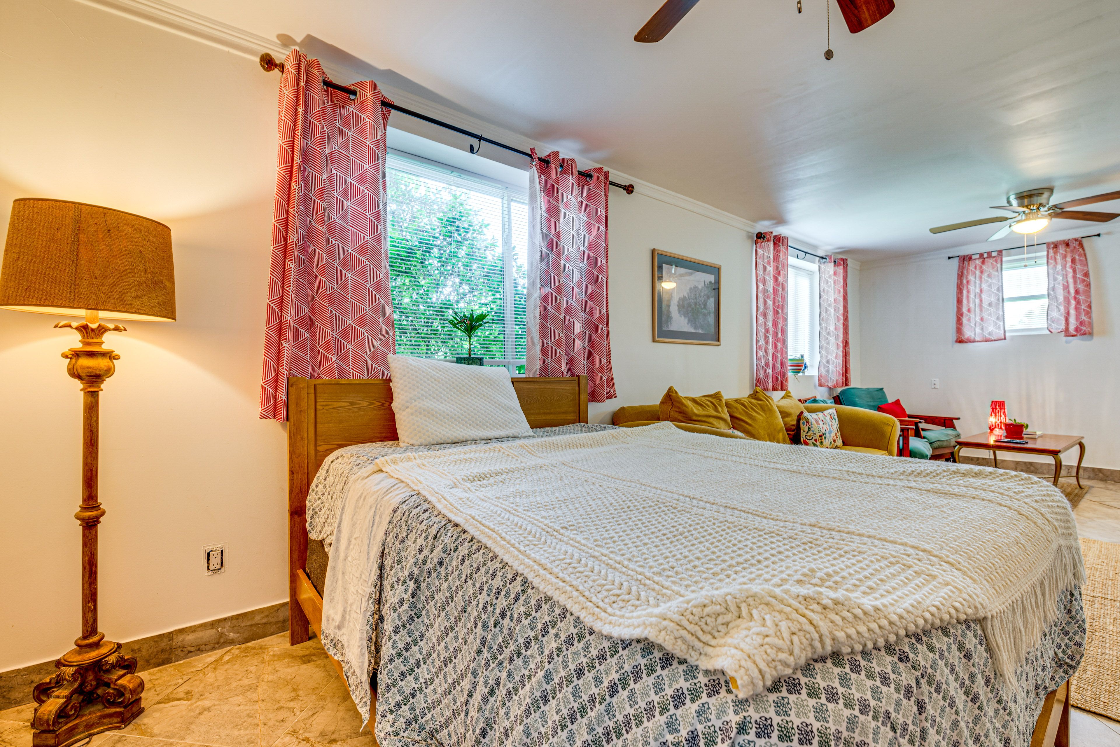Bedroom & Living Area | Queen Bed | Smart TV | Free WiFi | Central A/C & Heating