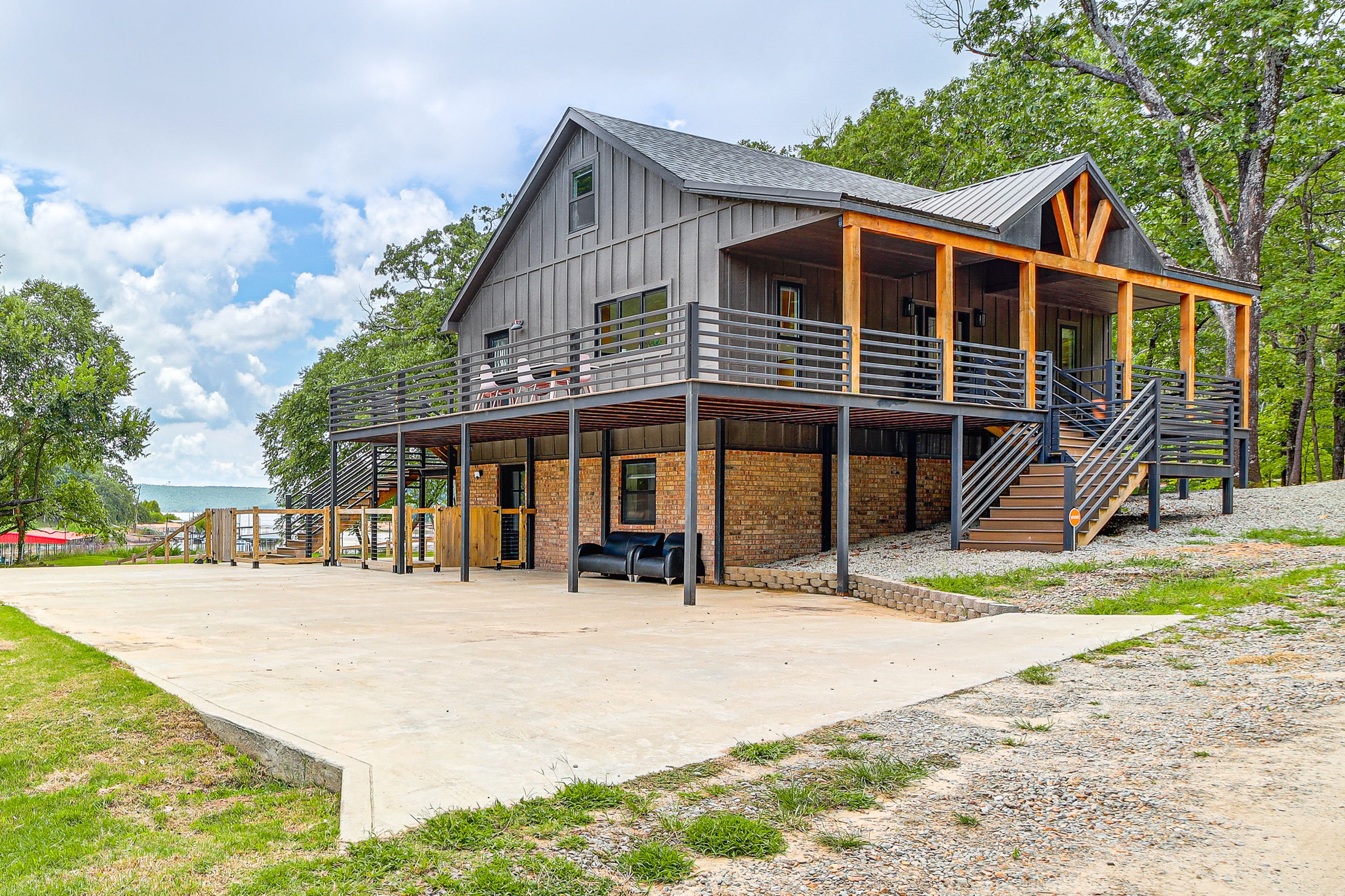 Parking | Concrete/Gravel Driveways (6 Vehicles) | Trailer Parking Allowed