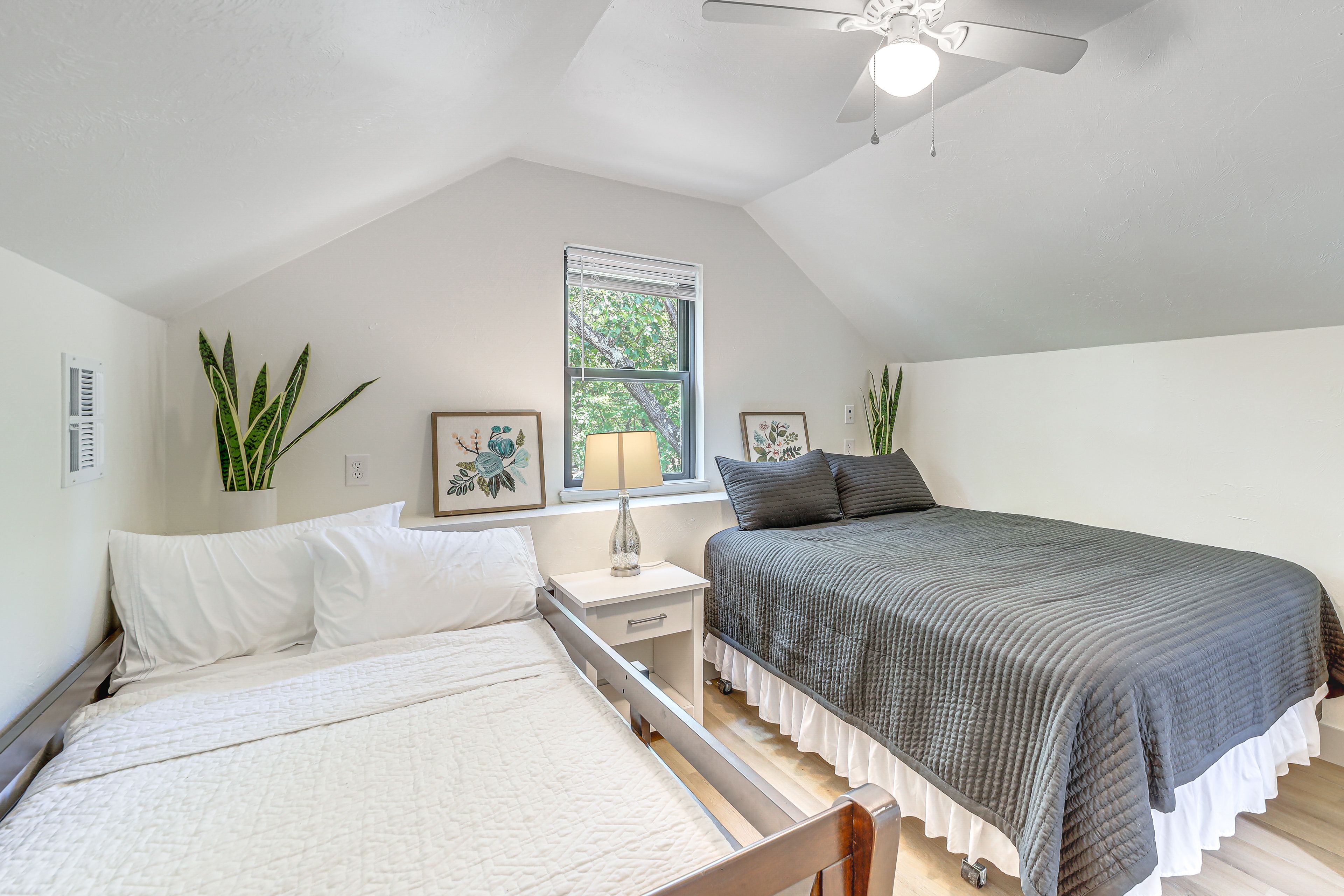 Bedroom 3 | Queen Bed | Twin Bed | 2nd Floor
