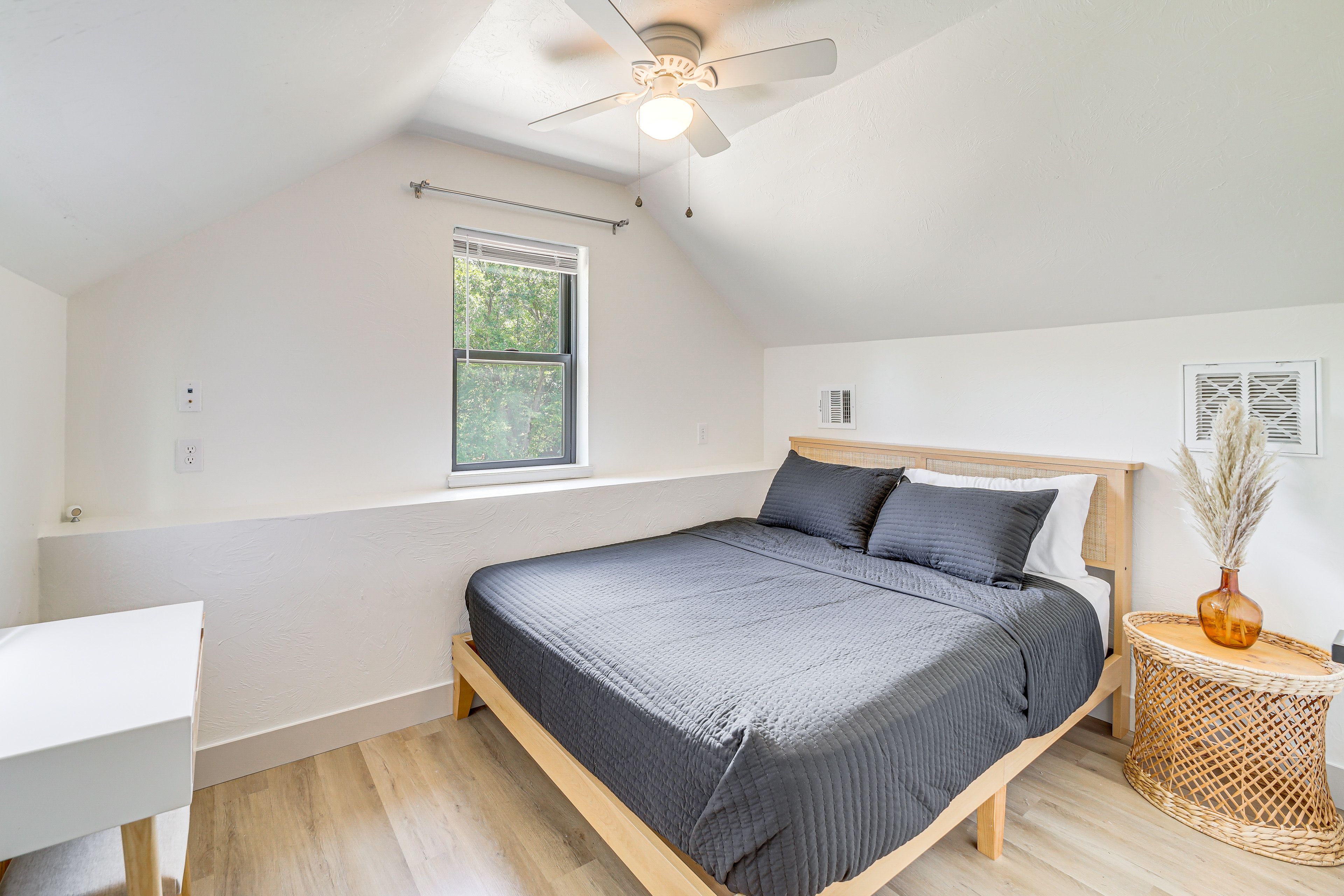 Bedroom 2 | Queen Bed | 2nd Floor
