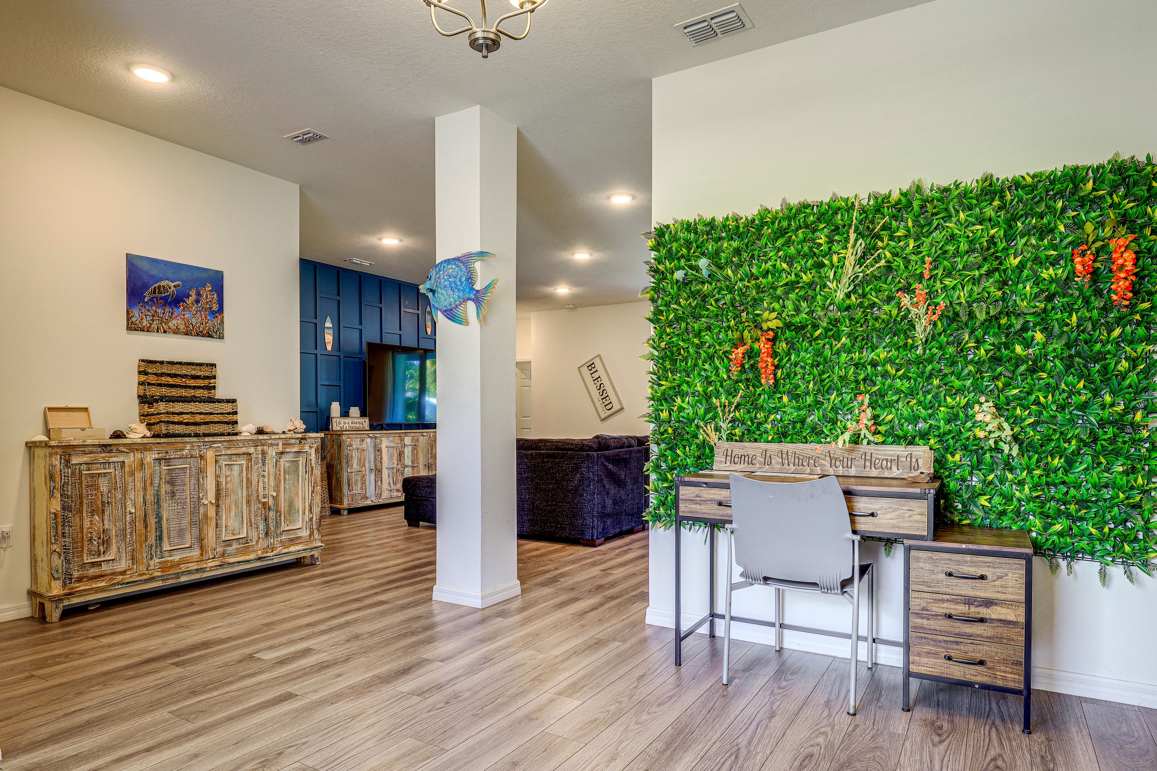 Entryway | Desk | Free WiFi | Beach Decor