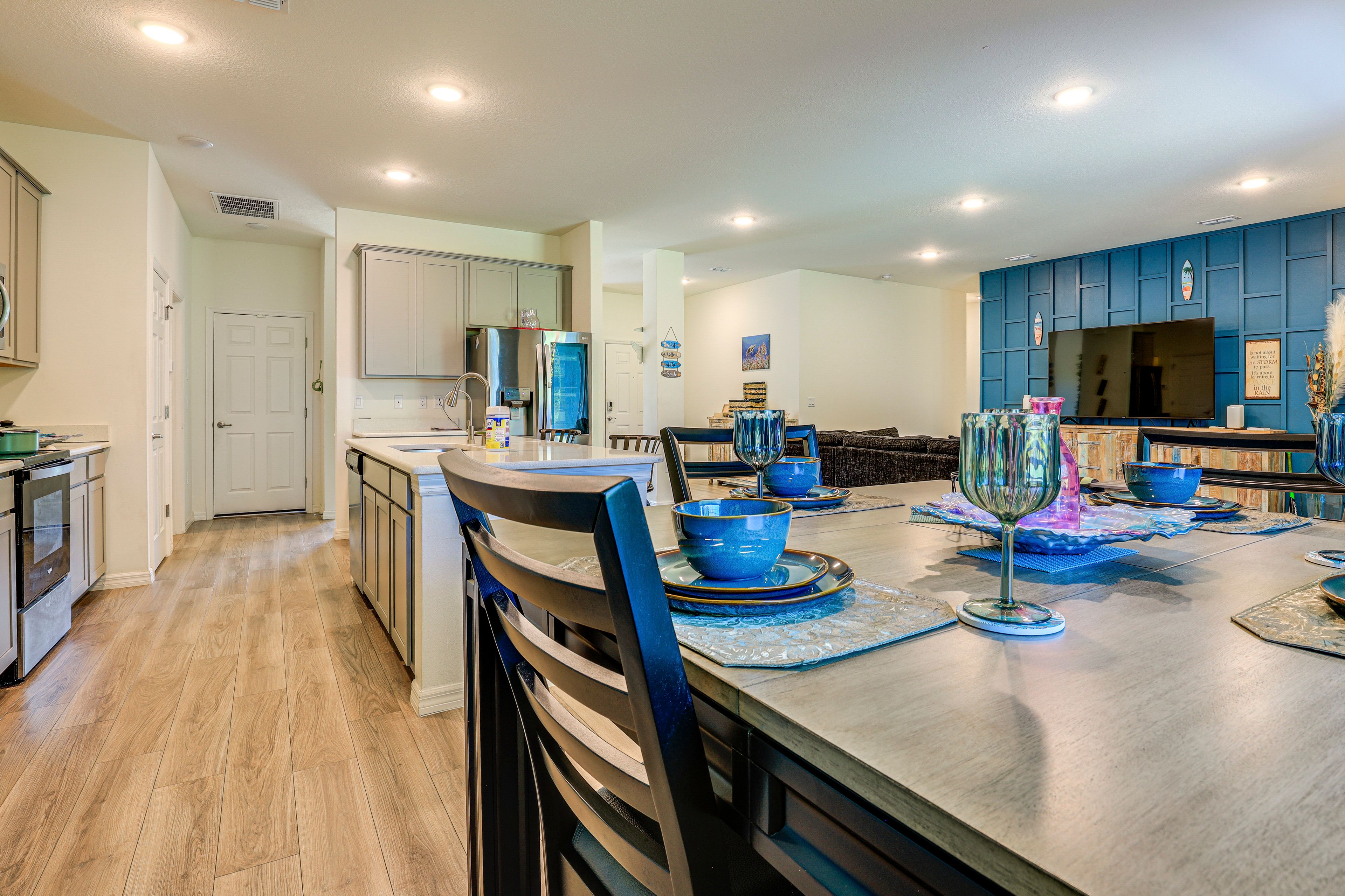 Dining Area | Dishes & Flatware Provided