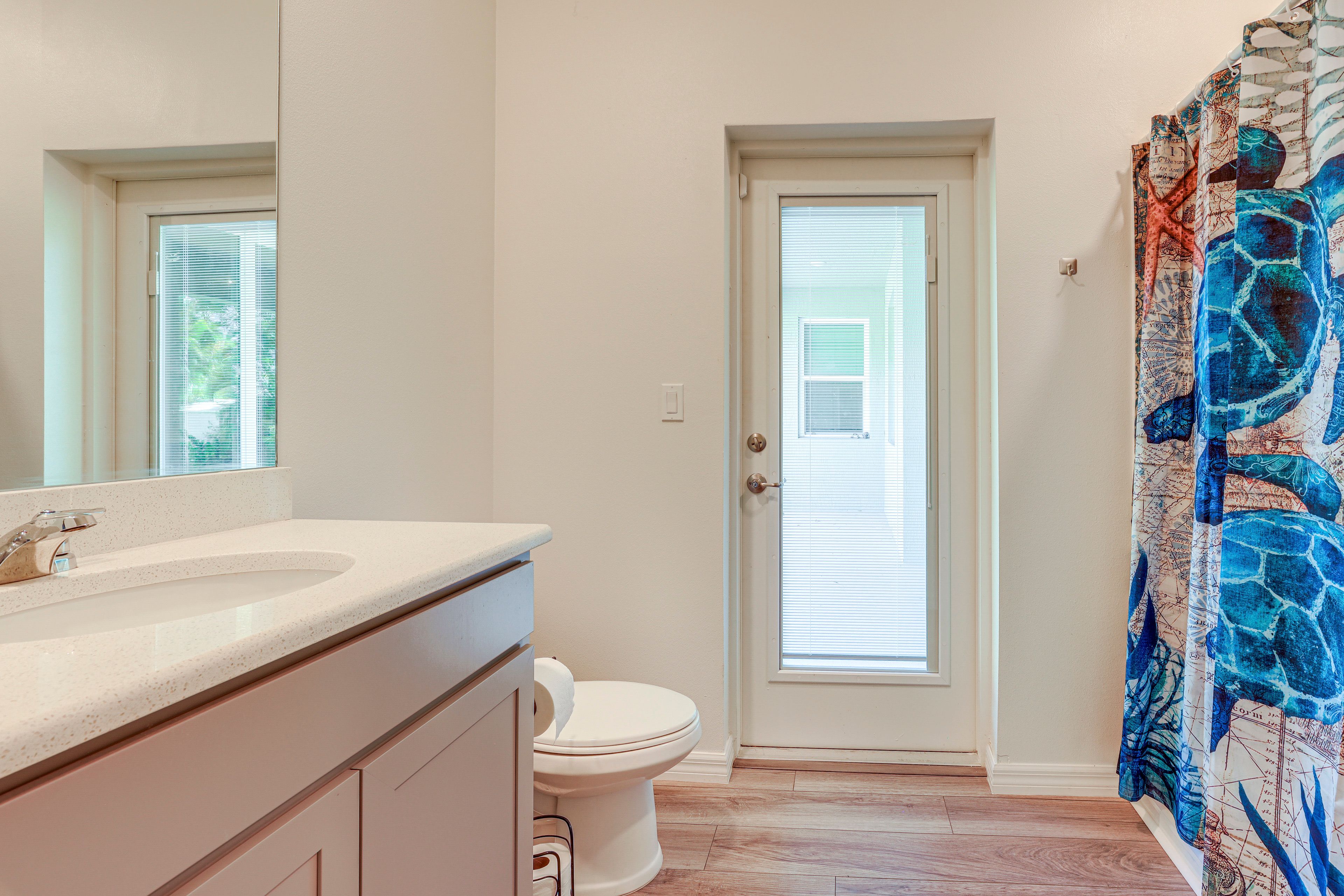Full Bathroom | Towels & Linens Provided