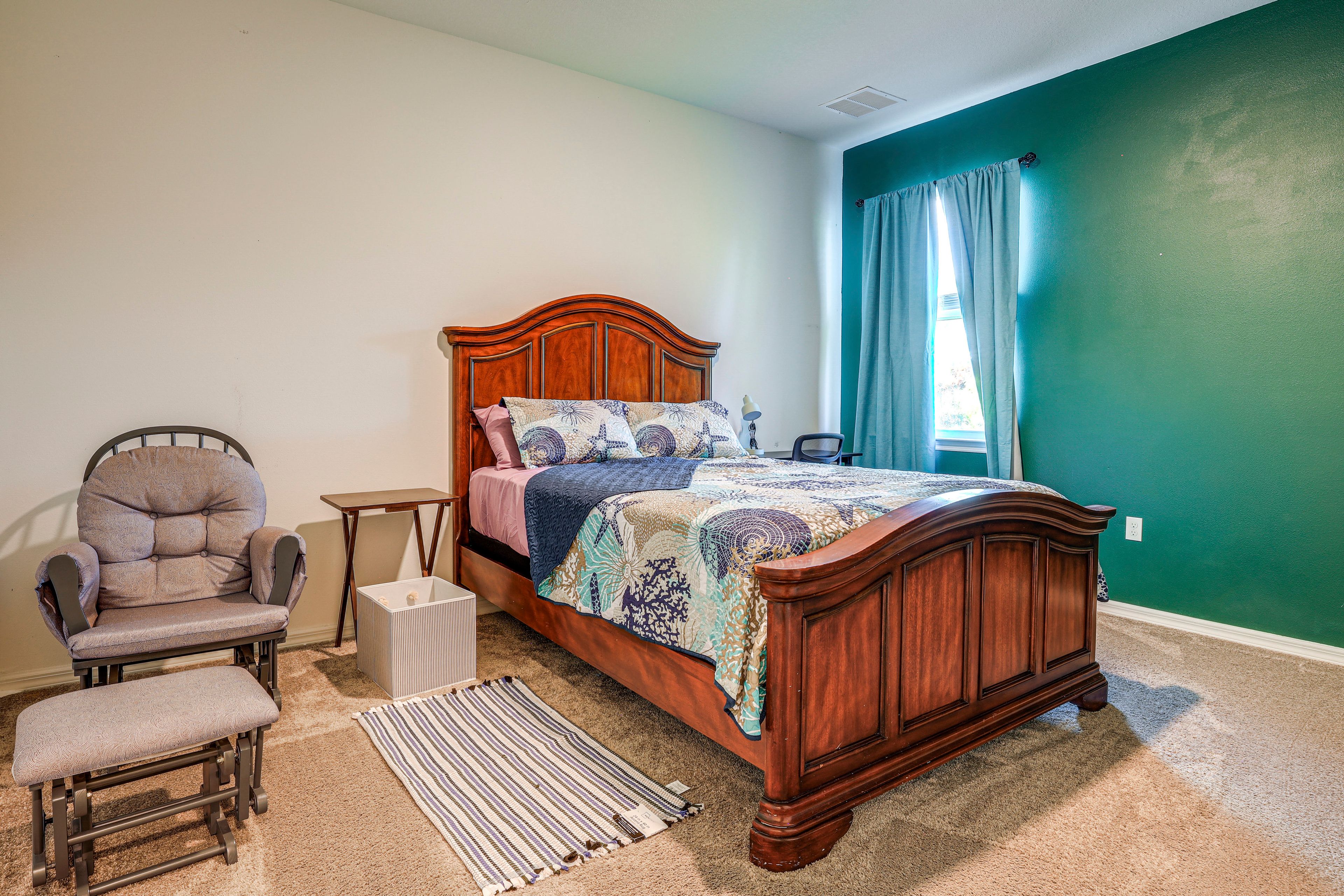 Bedroom 2 | Queen Bed | Desk