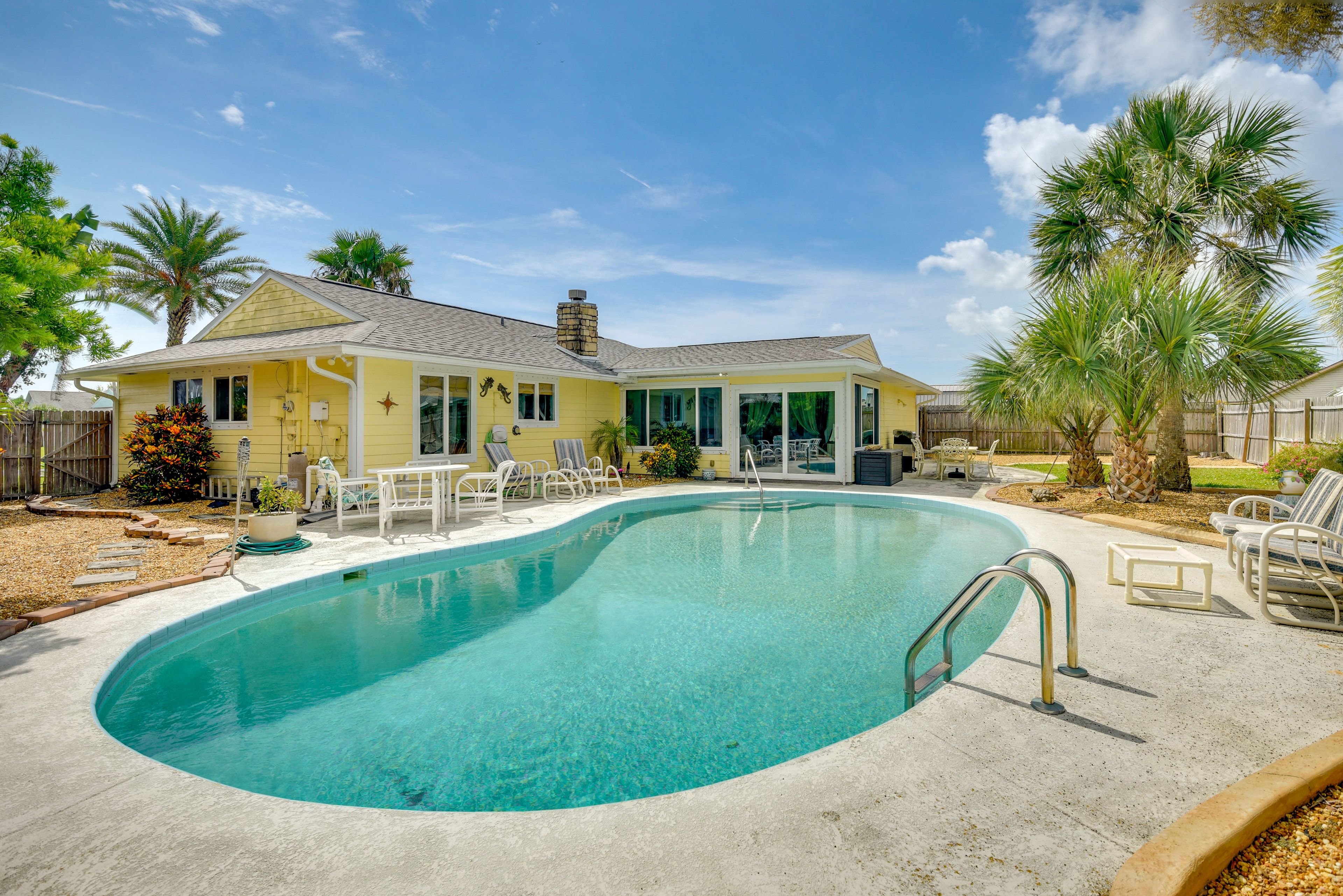 Ormond Beach Vacation Rental | 3BR | 2BA | 1,650 Sq Ft | 1 Step to Enter