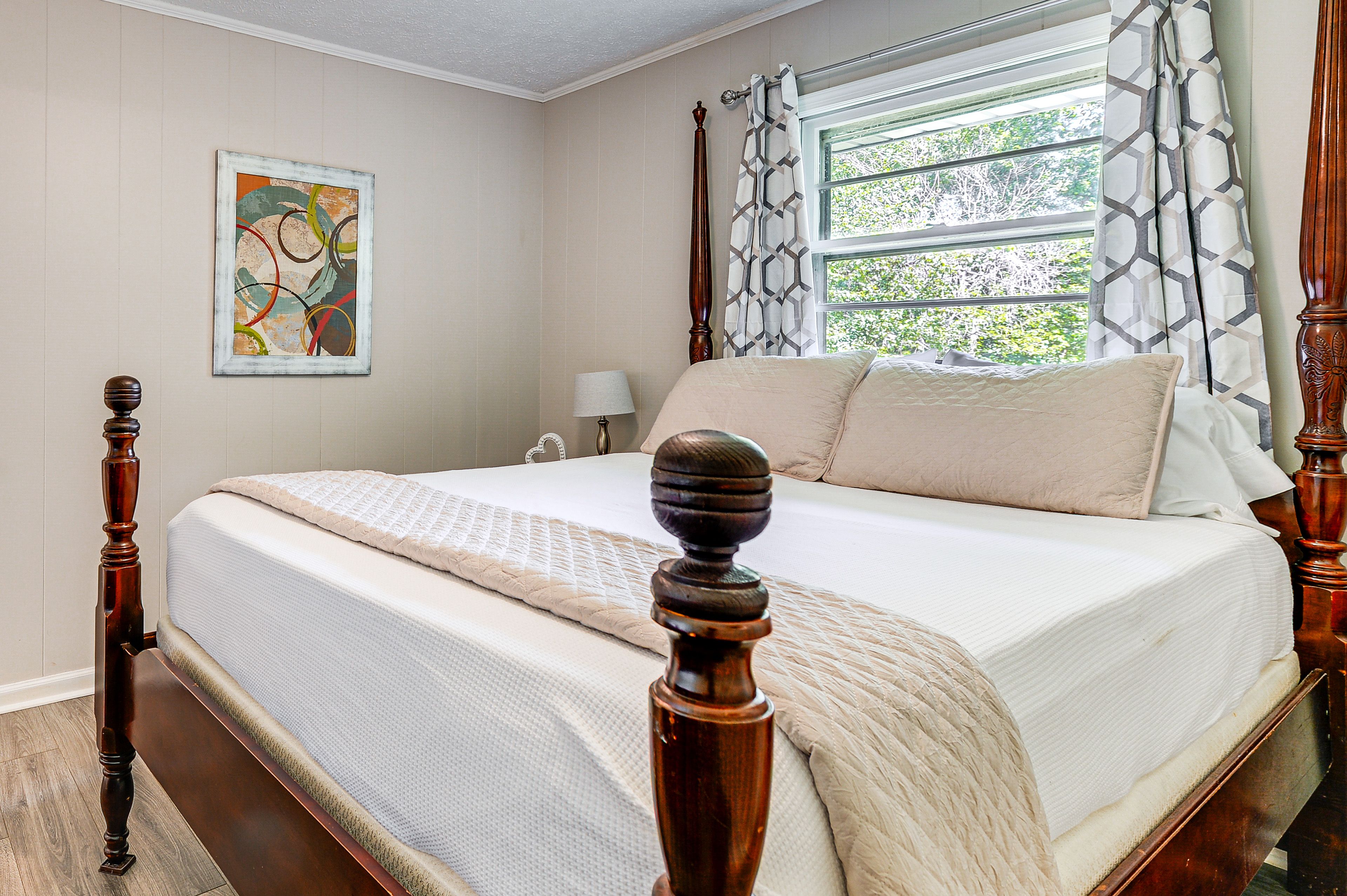 Bedroom 2 | Queen Bed