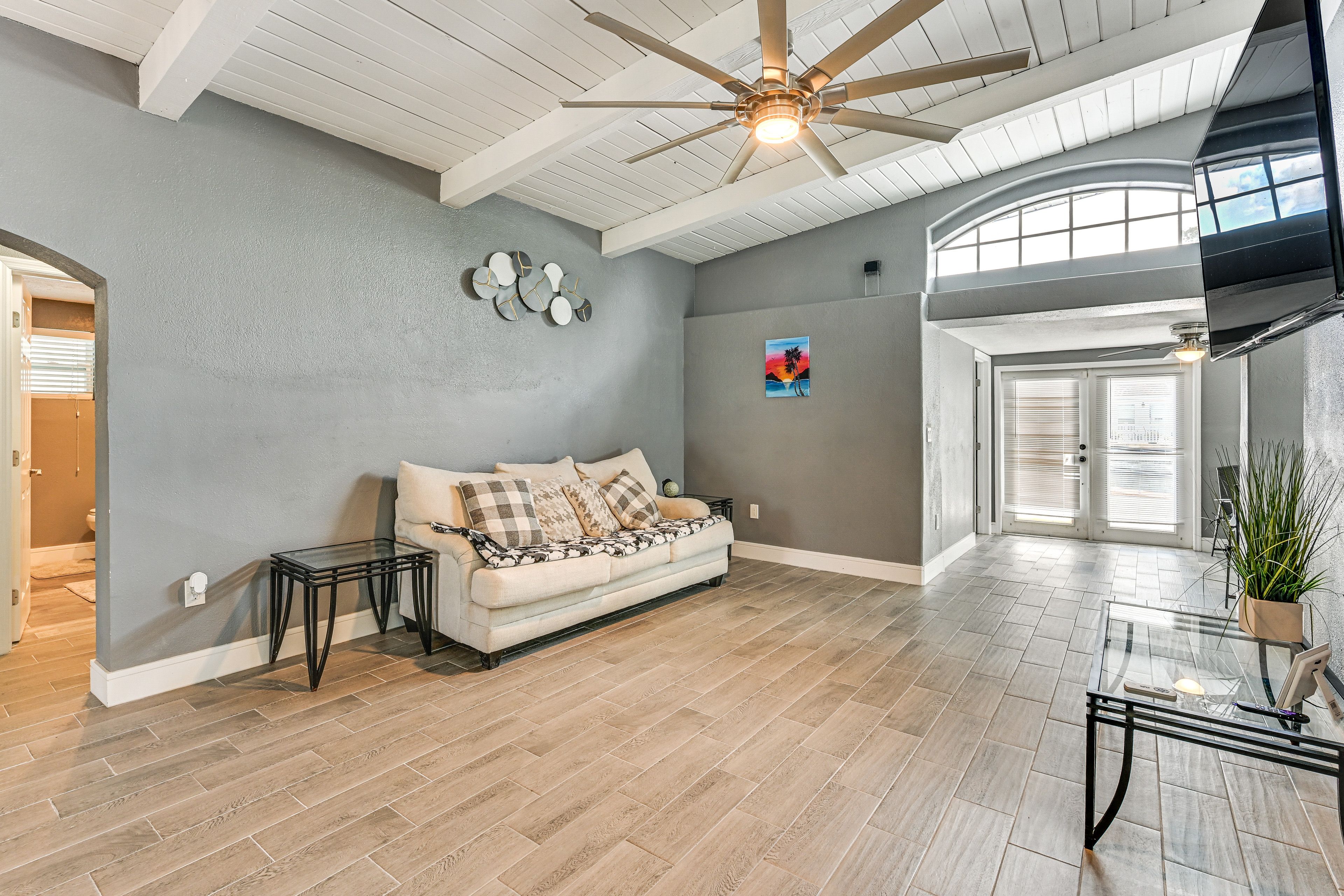 Living Room | Smart TV