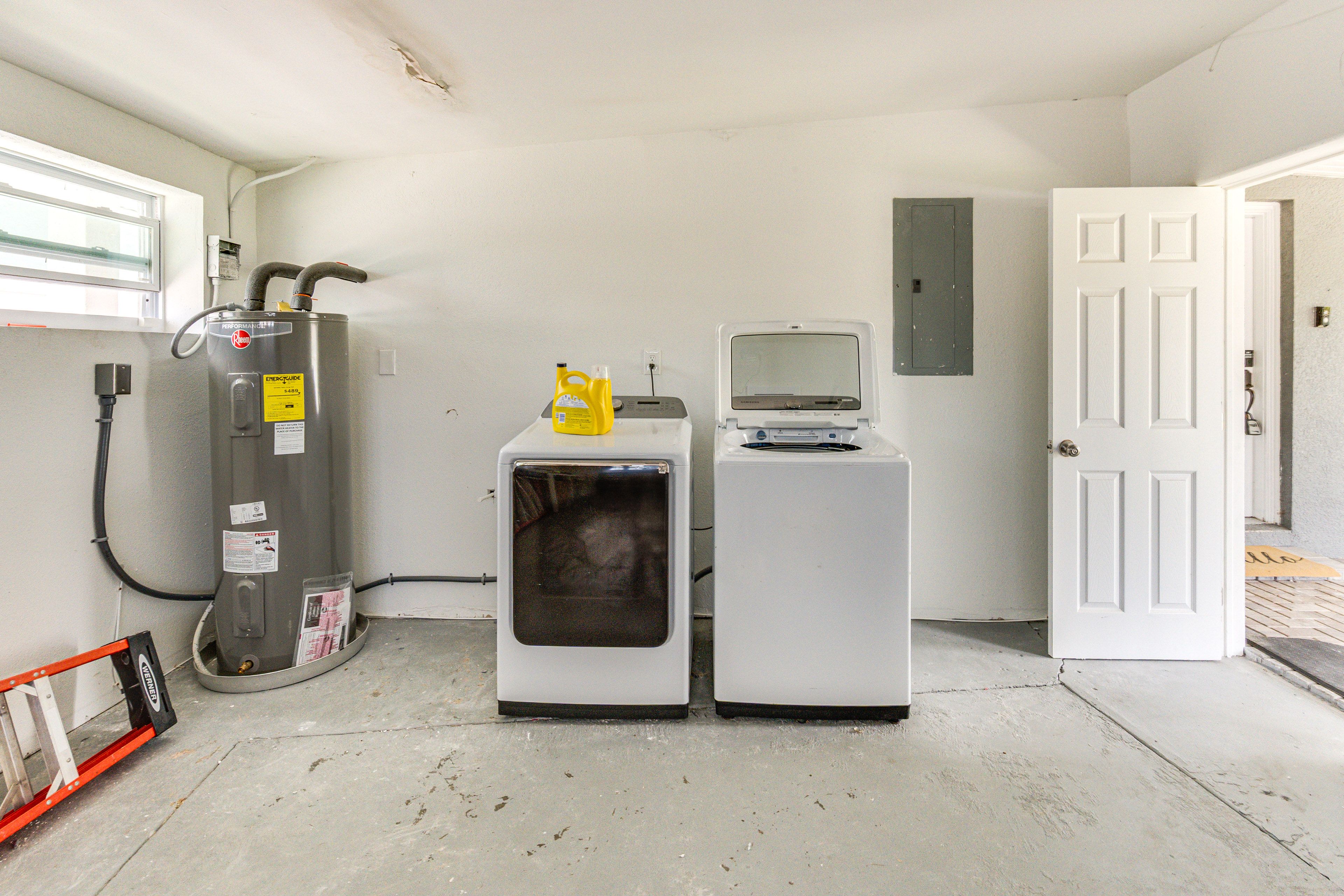 Garage | Washer & Dryer