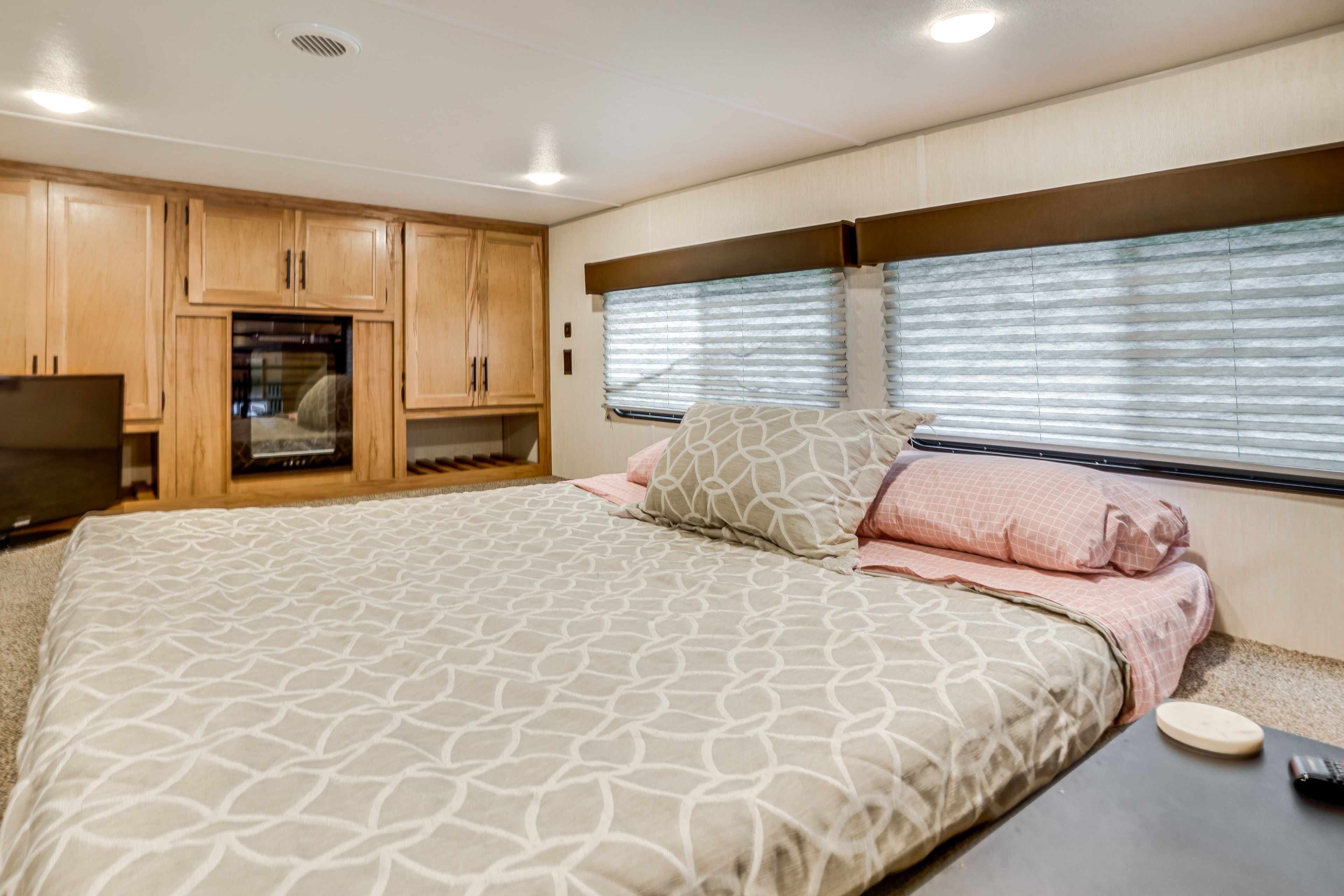 Additional Sleeping | King Mattress | Twin Mattress | Ladder Required
