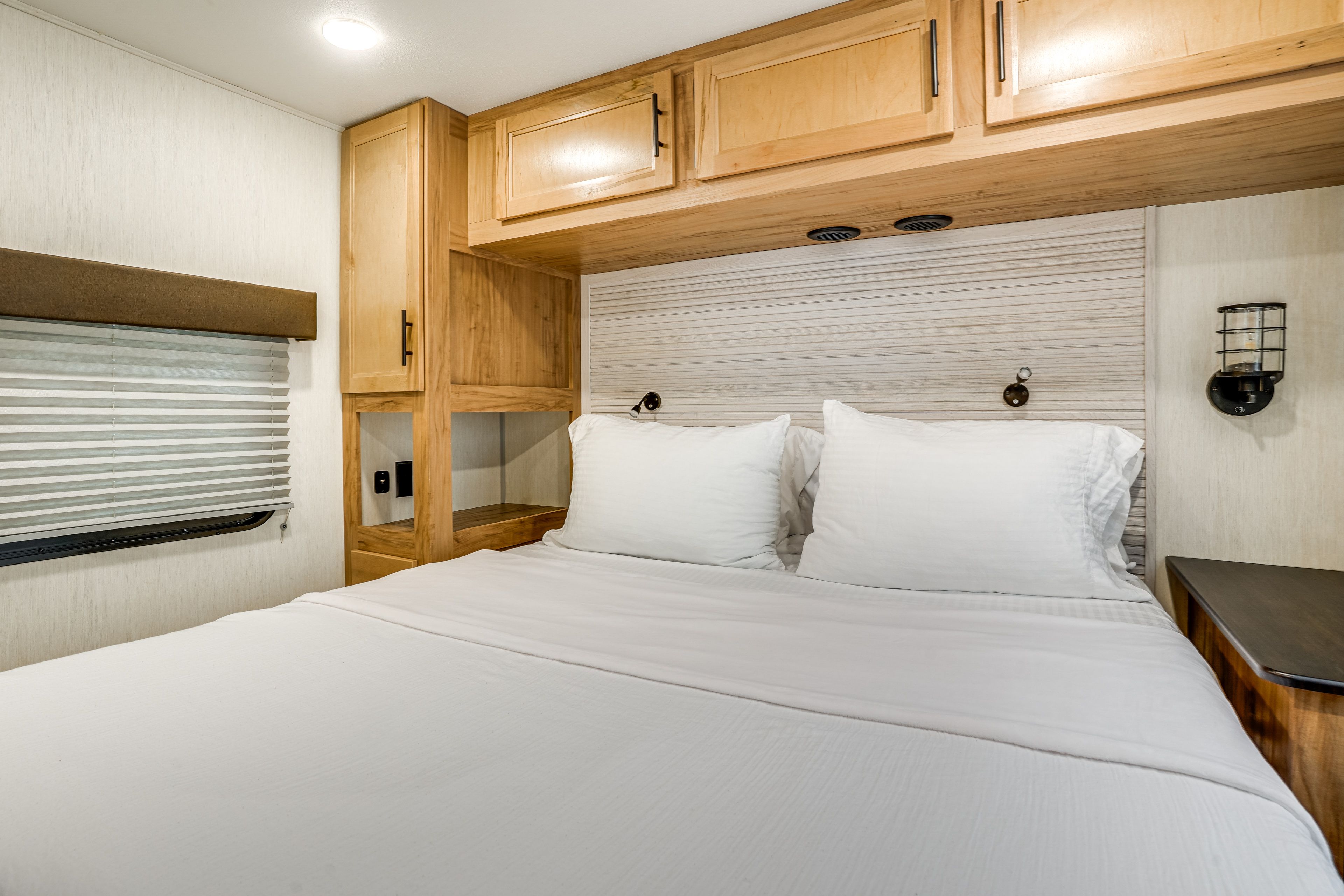 Bedroom | Queen Bed