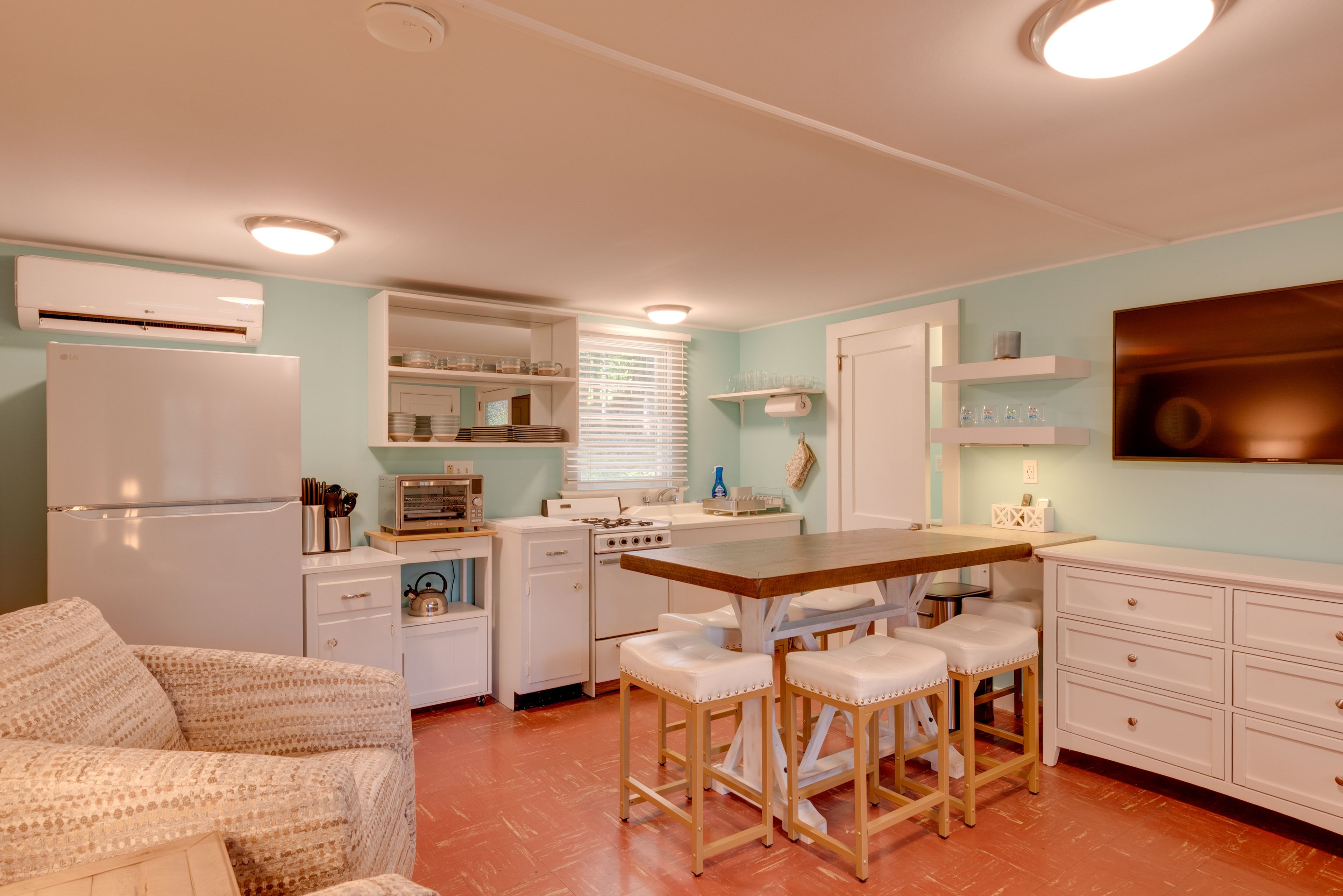 Studio | Kitchenette | Toaster Oven | Dishware & Flatware