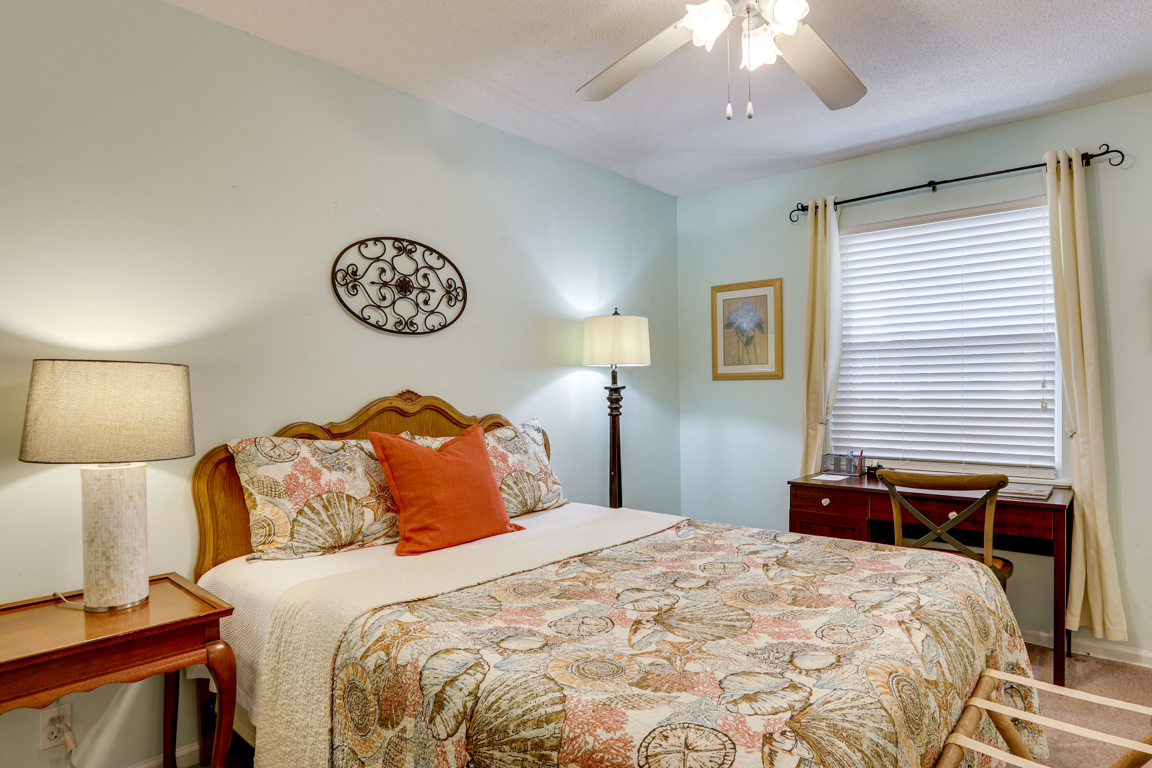 Bedroom 3 | Queen Bed | Laptop-Friendly Workspace