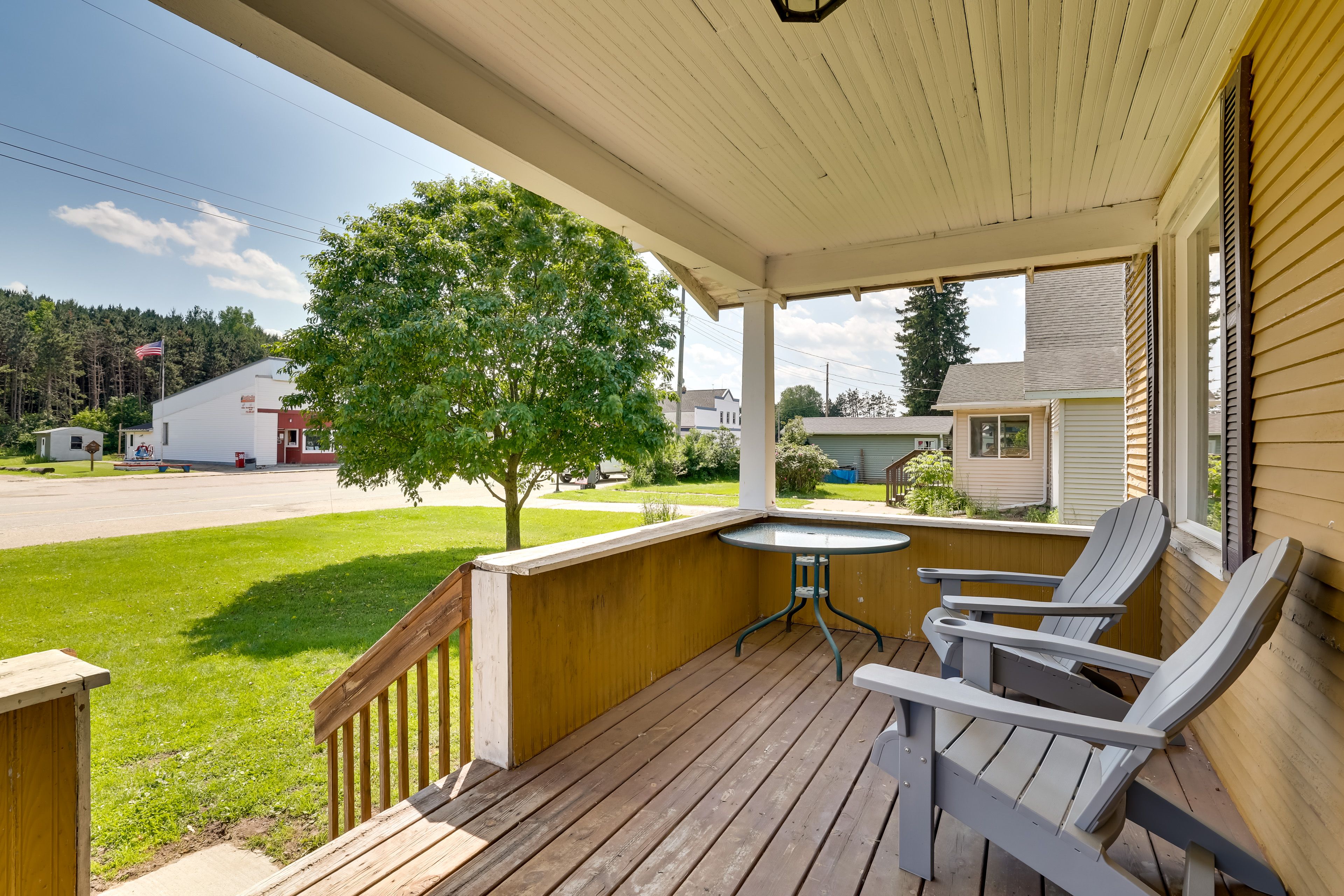 Hixton Vacation Rental | 3BR | 1.5BA | 1,600 Sq Ft | Stairs Required