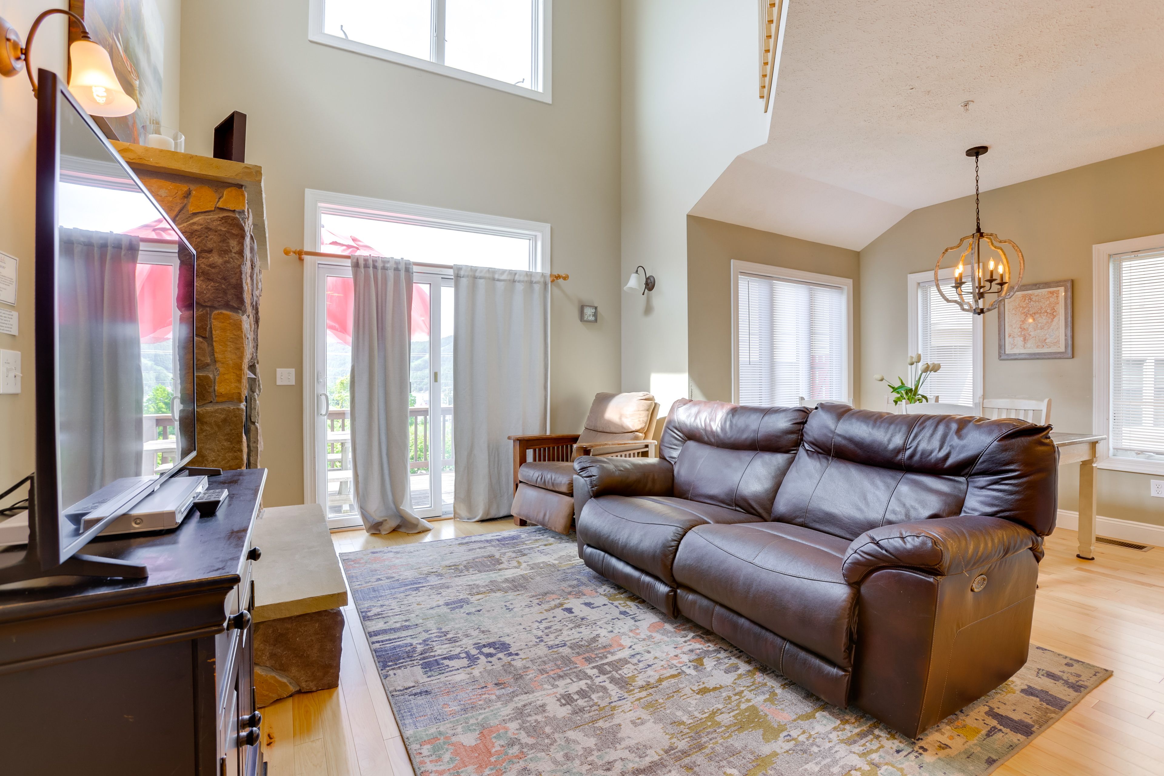 McHenry Vacation Rental | 4BR | 3BA | 2,067 Sq Ft | Stairs Required