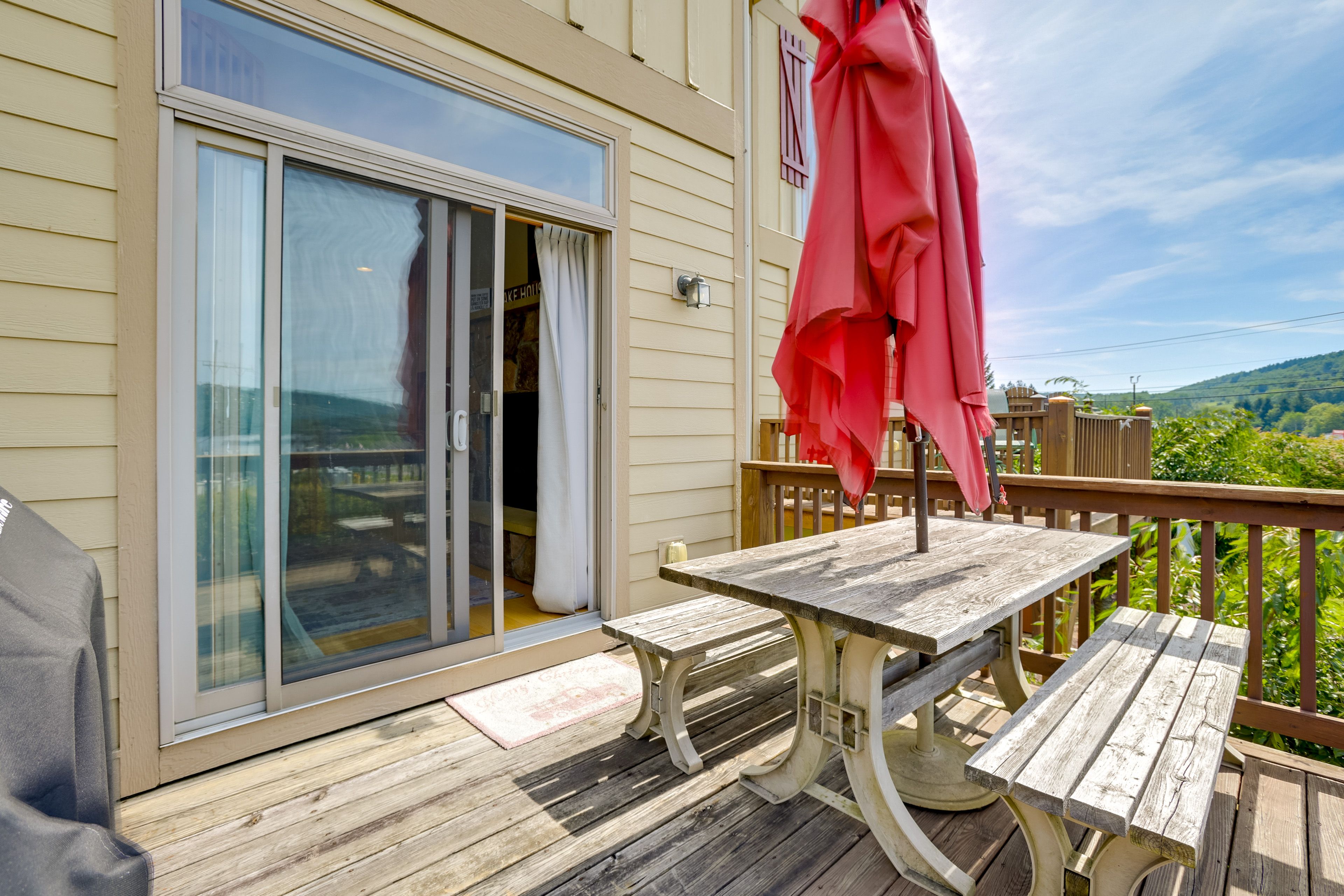 Deck | Grill | Picnic Table