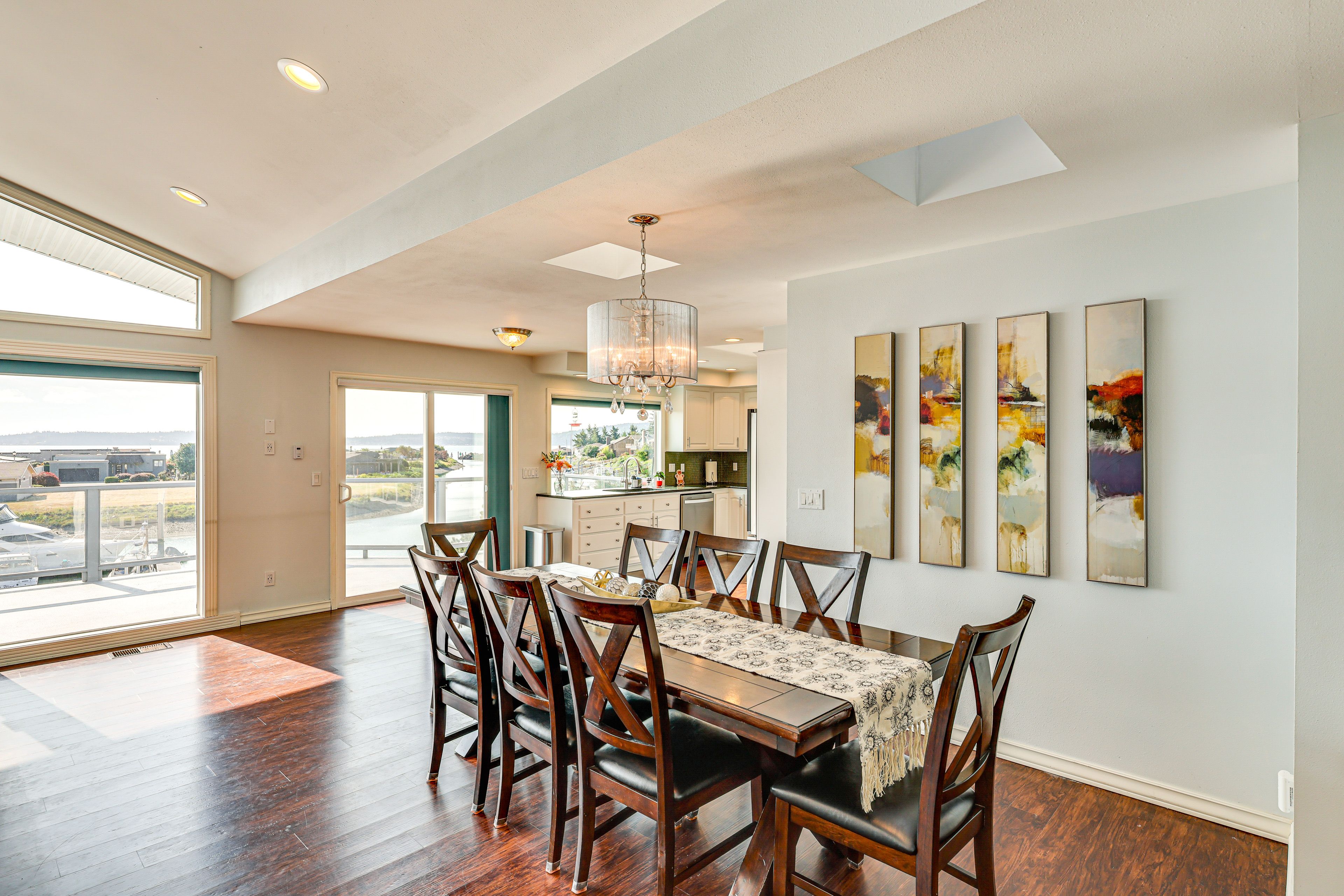 Main Dining Area | Dishware/Flatware Provided | Main Level